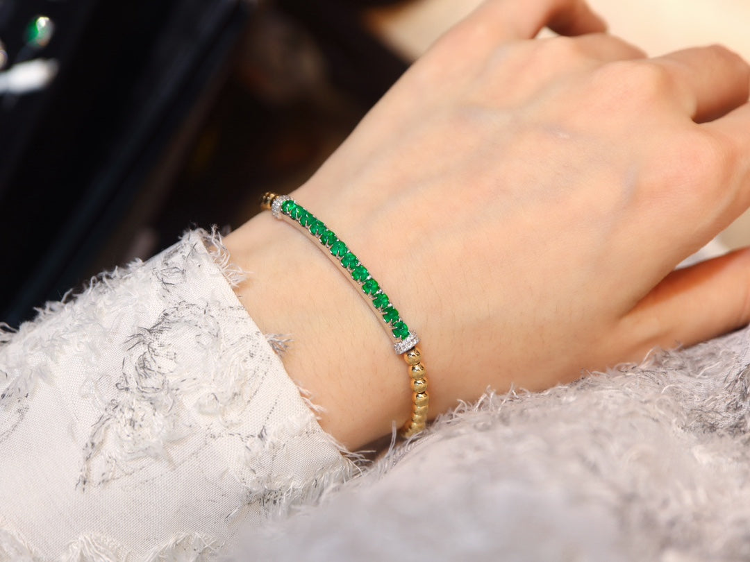 Stylish and Versatile: Imported Elastic Beaded Emerald Bracelet - Premium Jewelry