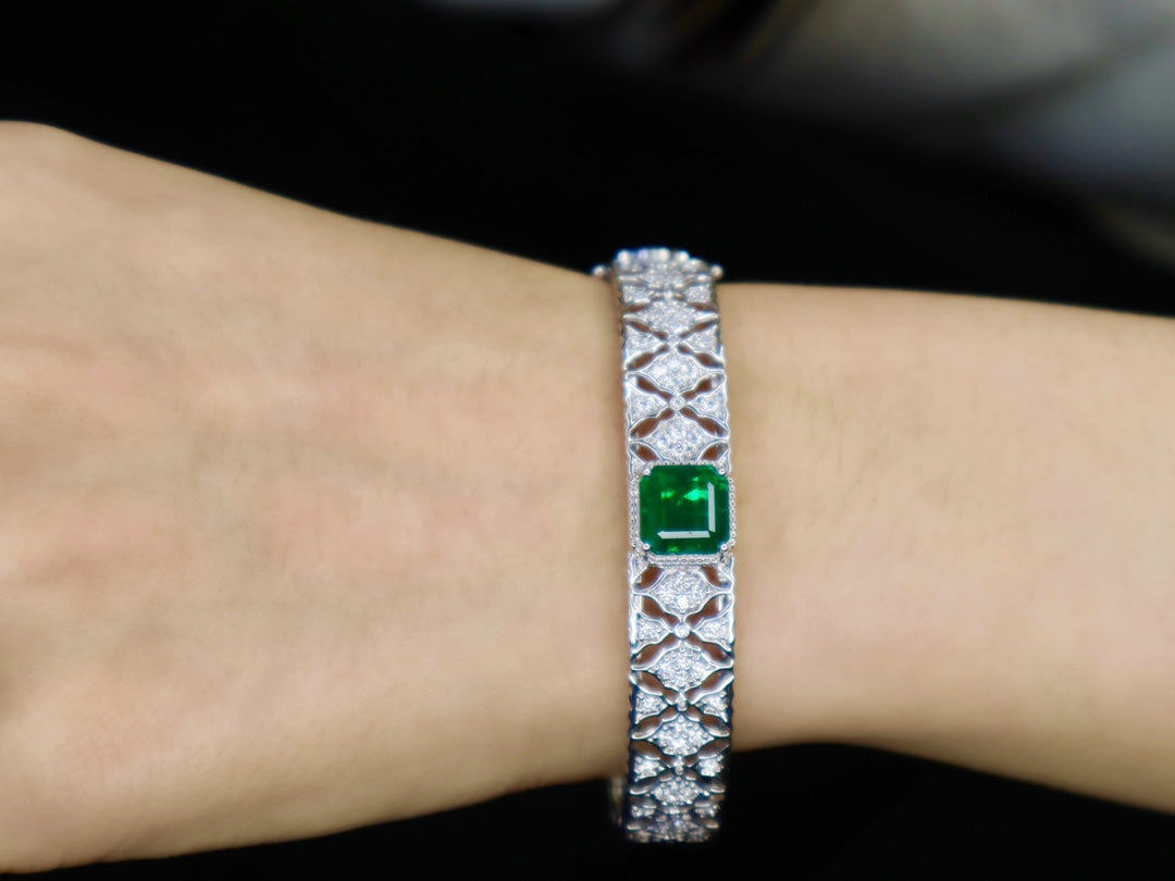 Luxurious Emerald Heavy Craftsmanship Bracelet - 4.17ct