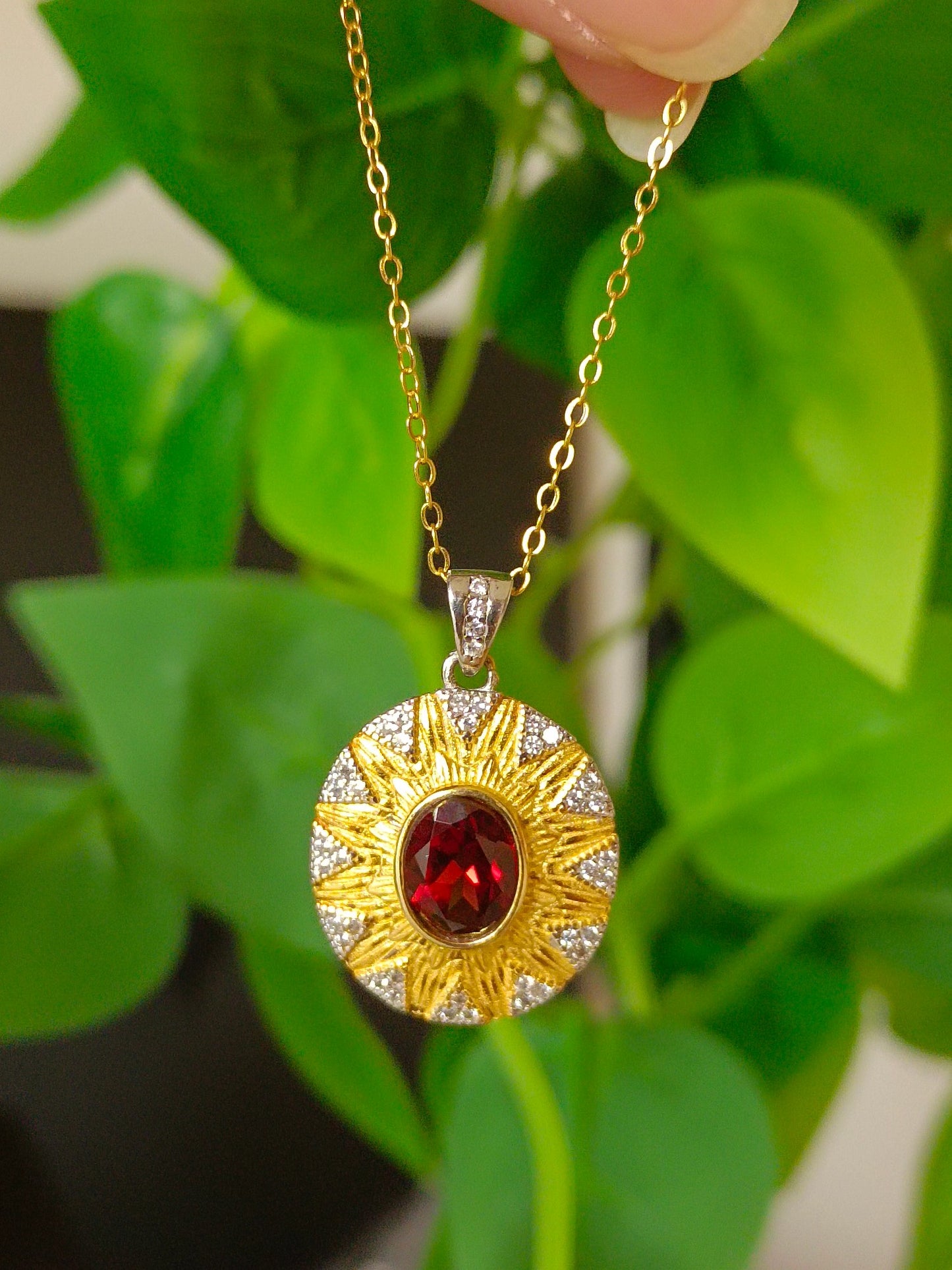 Elegant S925 Silver Embedded Garnet Sunflower Pendant Jewelry