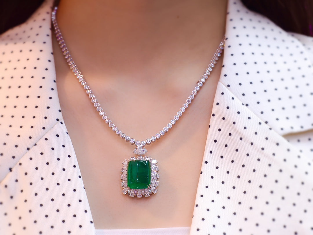 Experience the Luxury: High-End Emerald and Diamond Jewelry