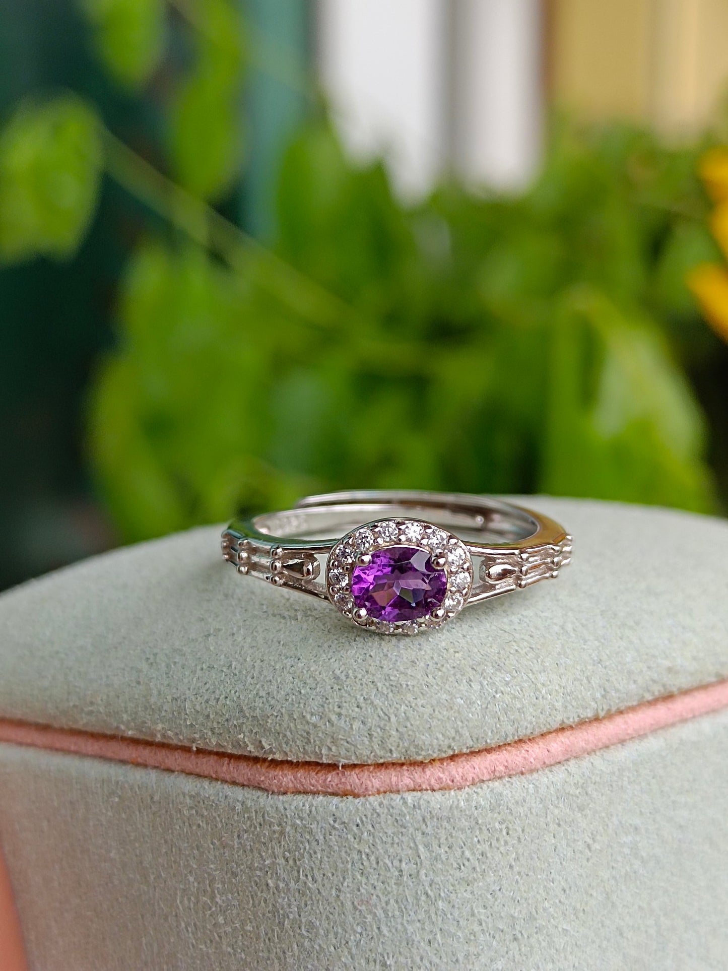 Elegant Natural Amethyst Ring - A Must-Have Jewelry Piece