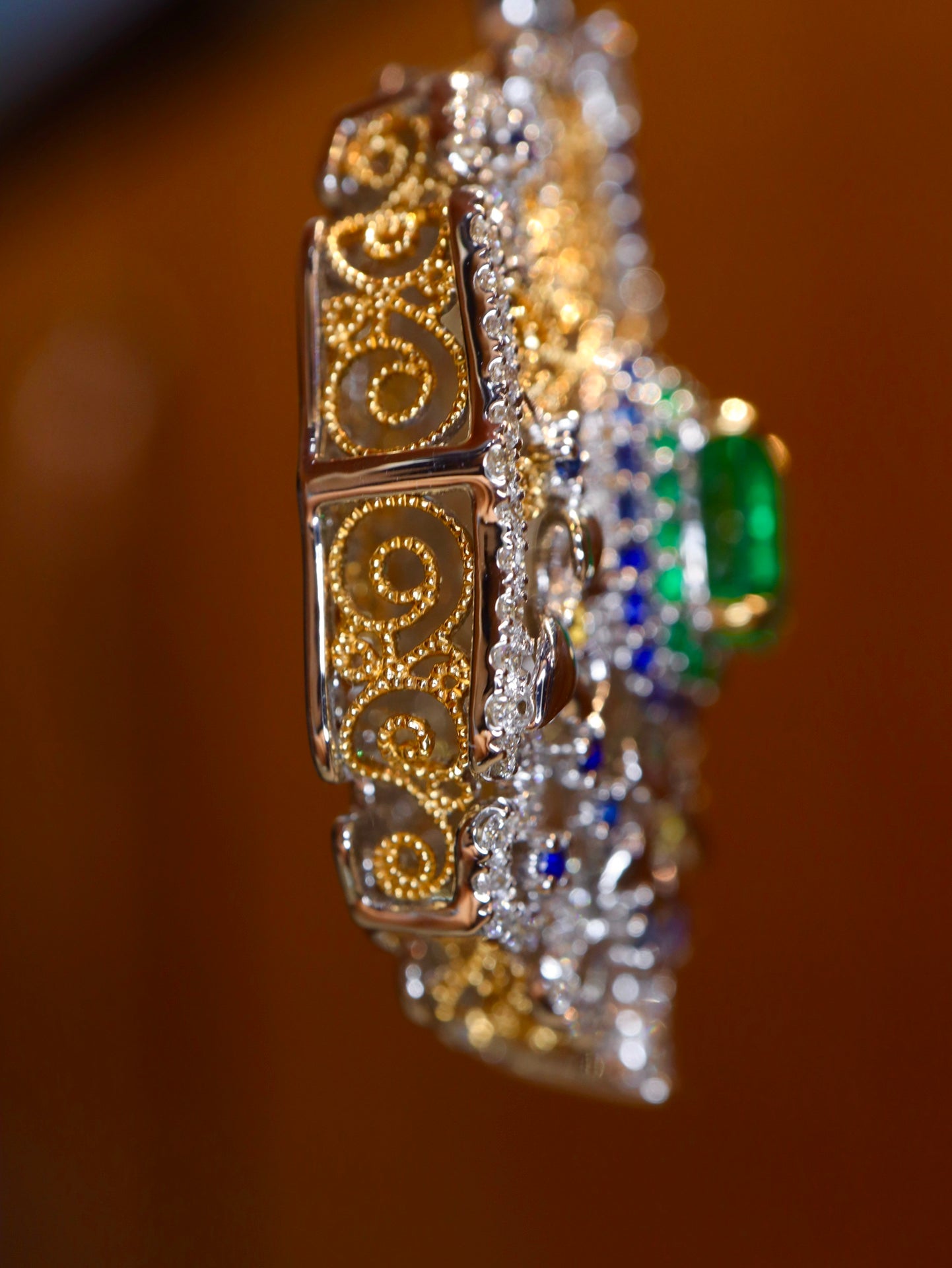 Buccellati Emerald Pendant: A Timeless Jewelry Piece