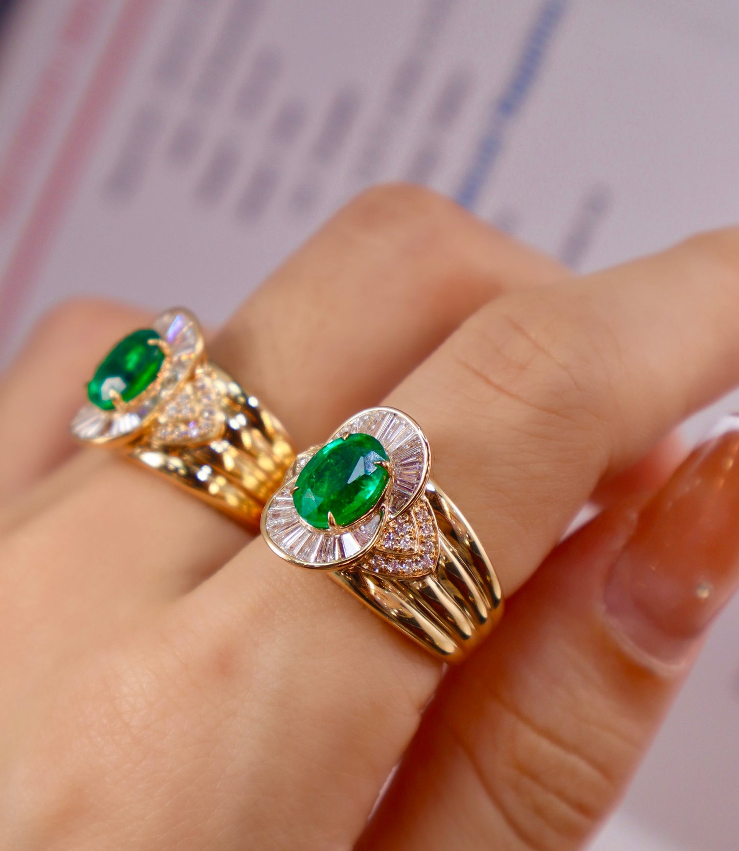 Emerald Green Jewelry Marvel: A Grandeur Ring for the Bold