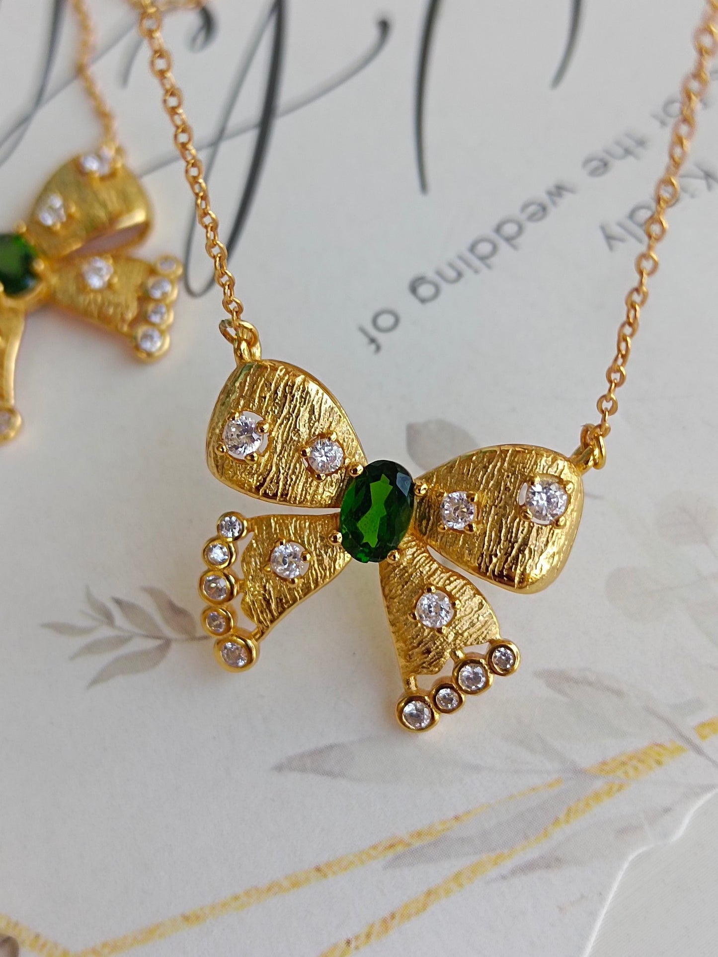 Natural Diopside Bowknot Necklace - Exquisite Jewelry for Everyday Elegance