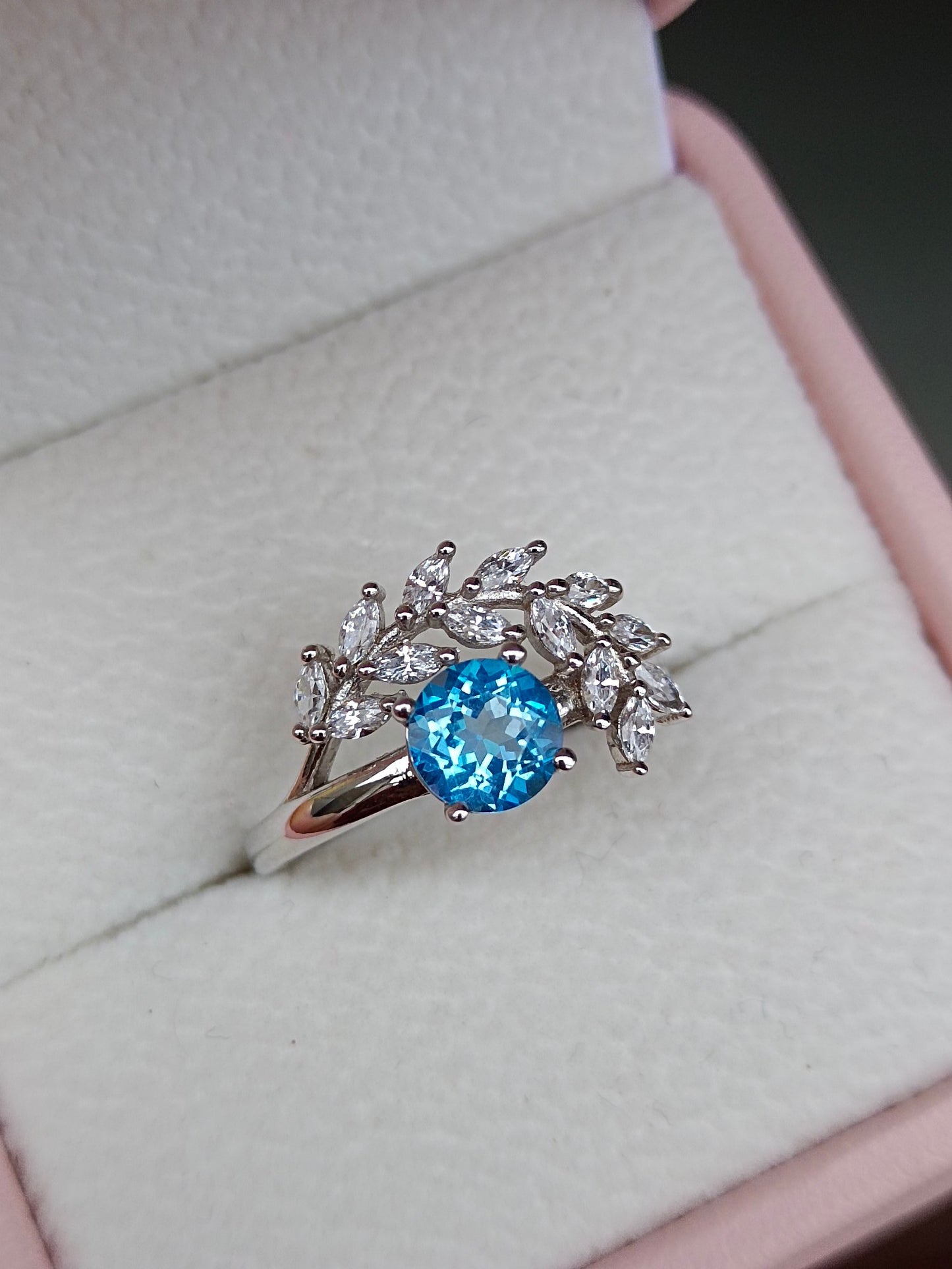 Cincin Topaz Asli dalam Biru Swiss - Ketukangan Barang Kemas Unik