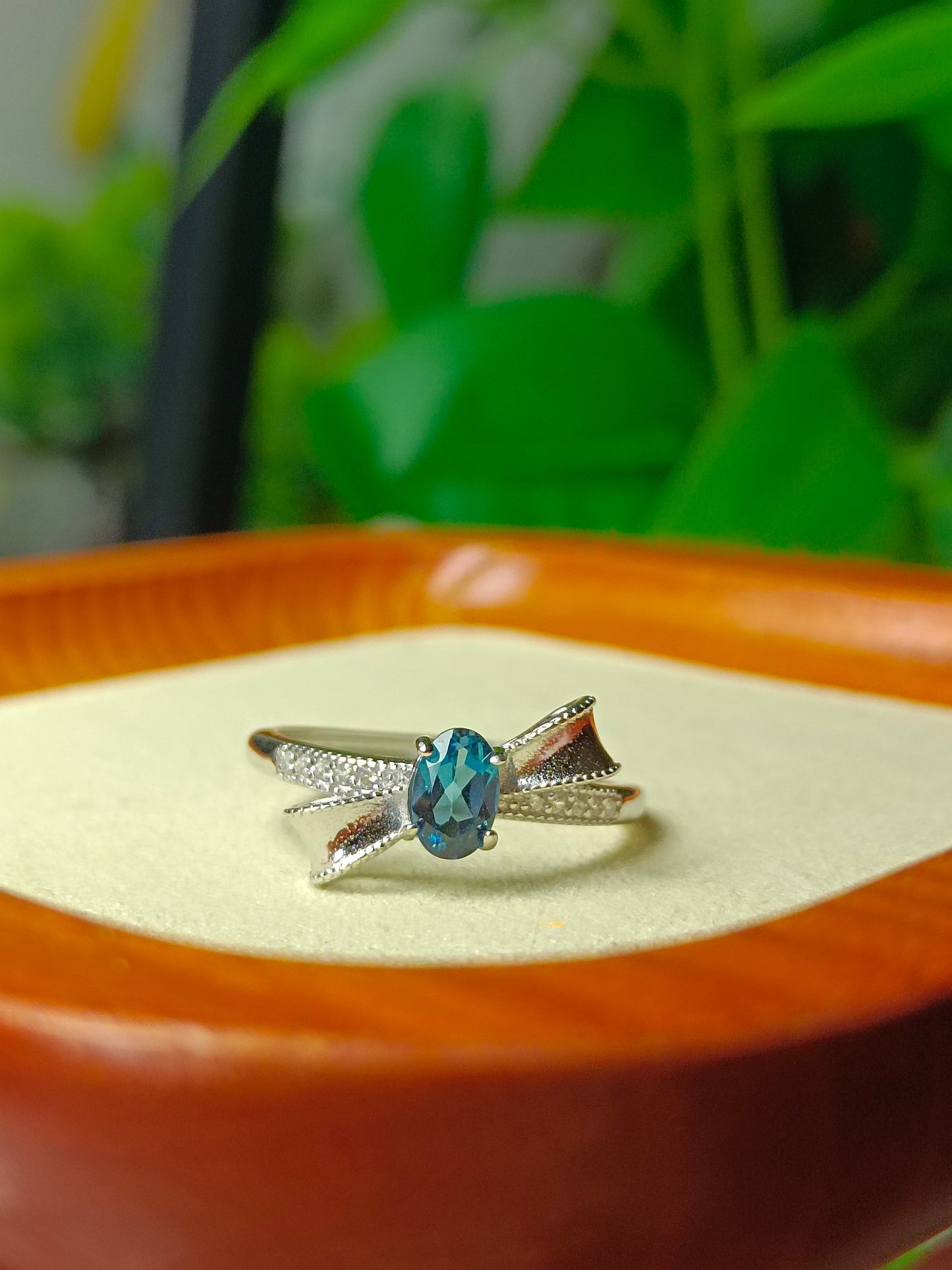 Cincin Bow Topaz Biru London - Barang Kemas Cantik untuk Setiap Majlis