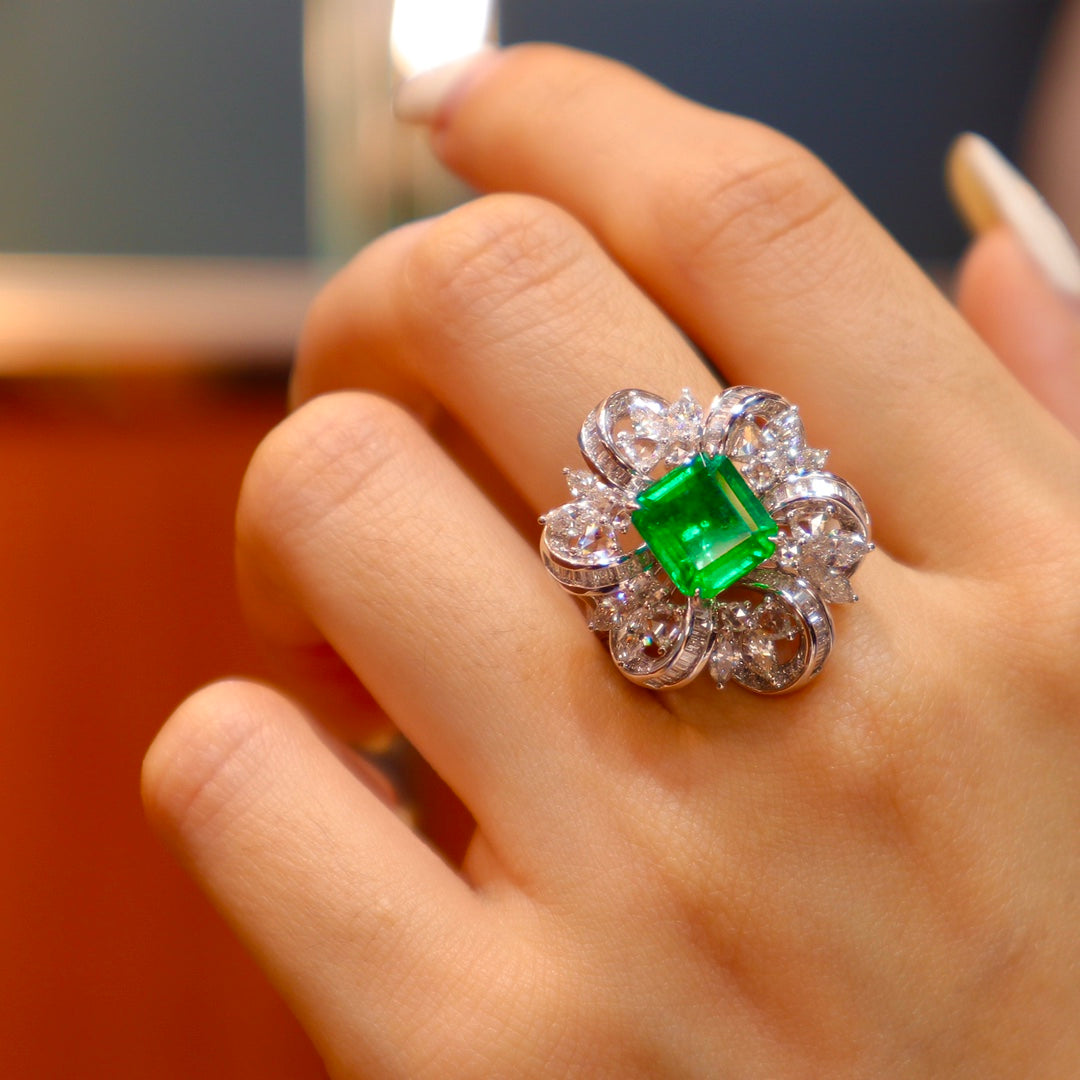 Emerald Ring with Advanced Flower Design - Premium Jewelry Collection