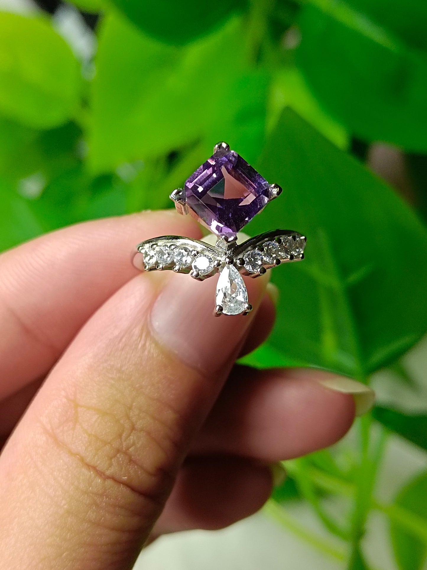 Cincin Persegi Kristal Ungu Asli yang Indah - Barang Kemas untuk Keanggunan dan Romantik