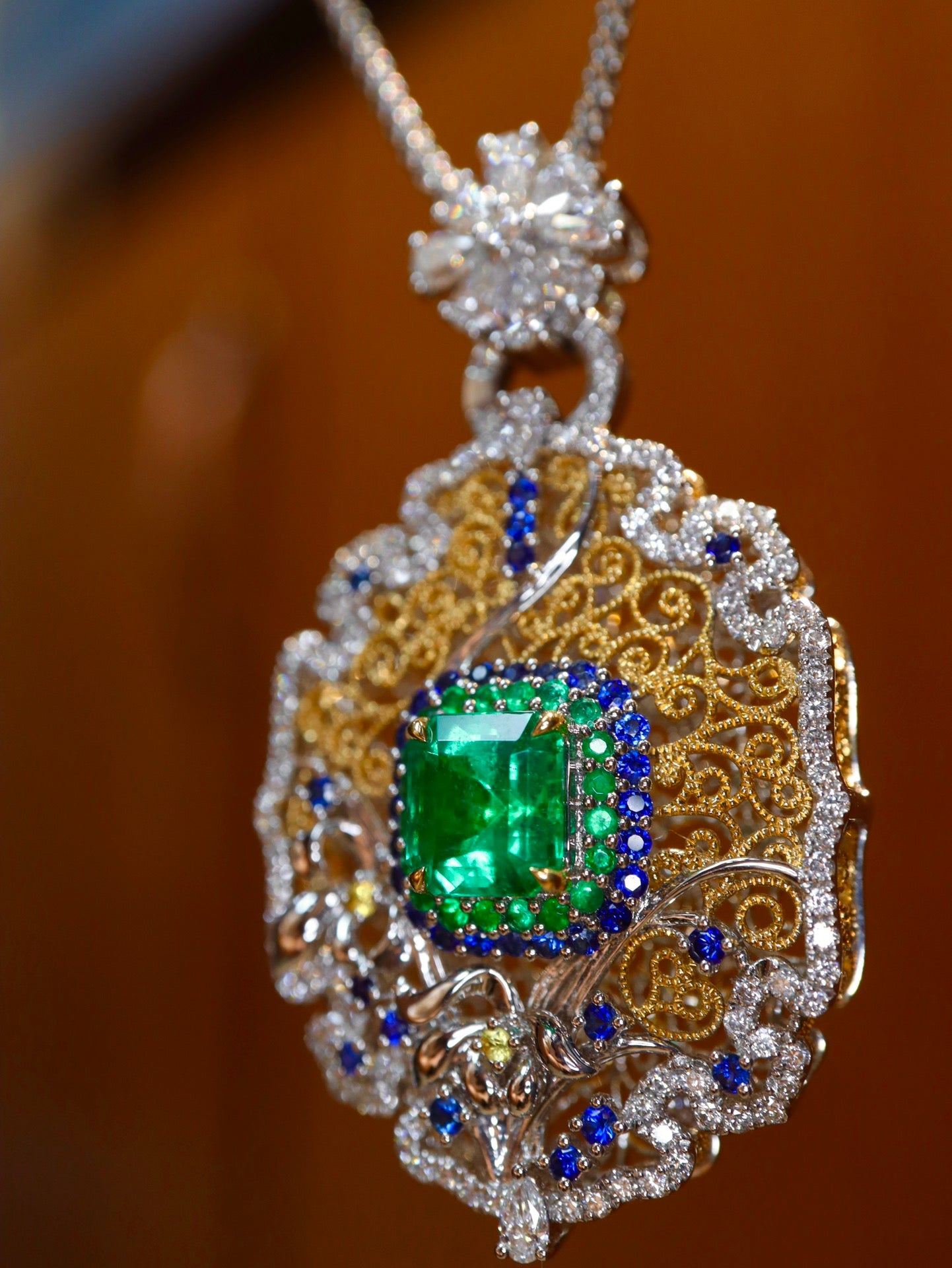 Buccellati Emerald Pendant: A Timeless Jewelry Piece