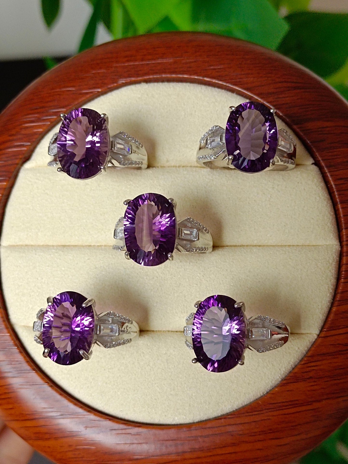 Luxurious Natural Amethyst Ring - A Jewel of Elegance and Taste