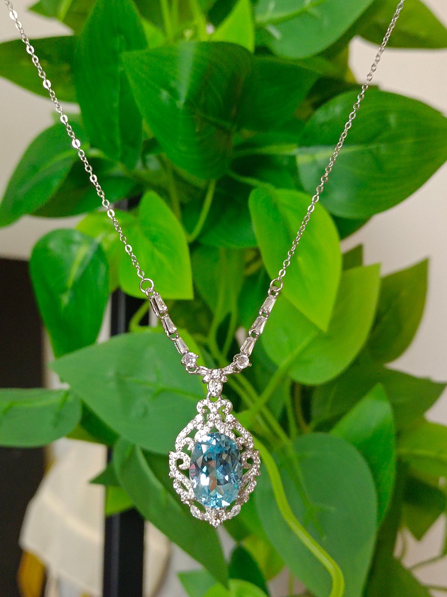 Exquisite Natural Topaz Jewelry Necklace with s925 Silver Embedding