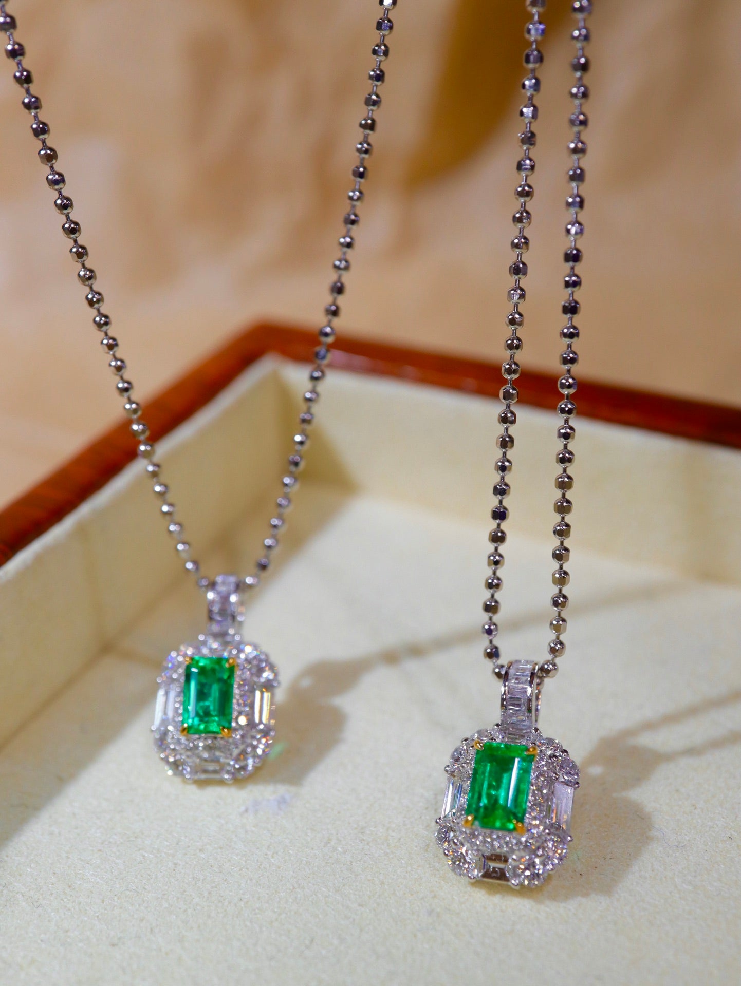 Afghan Panjshir Emerald Pendant Jewelry - A Mesmerizing Gem!