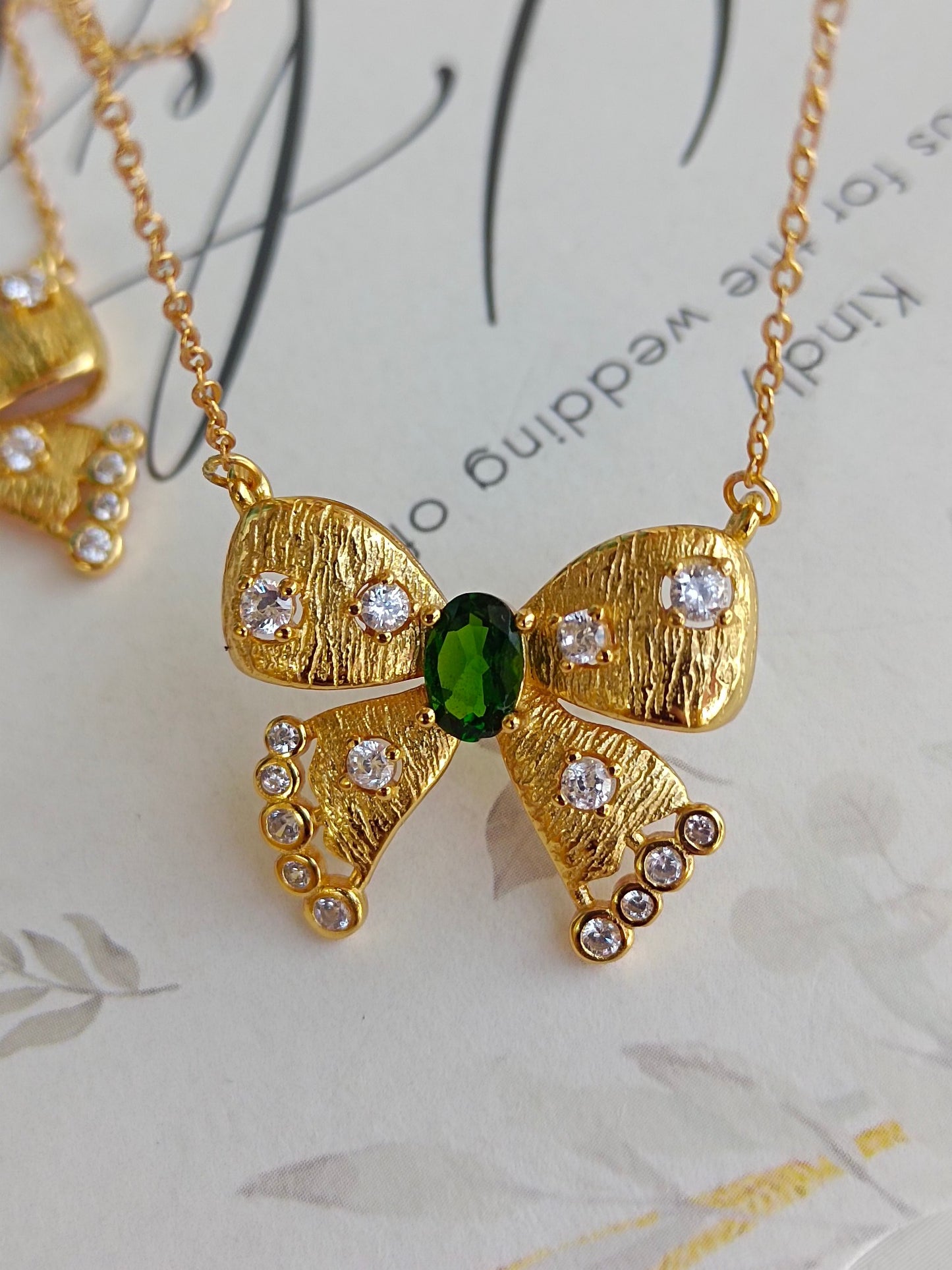 Natural Diopside Bowknot Necklace - Exquisite Jewelry for Everyday Elegance