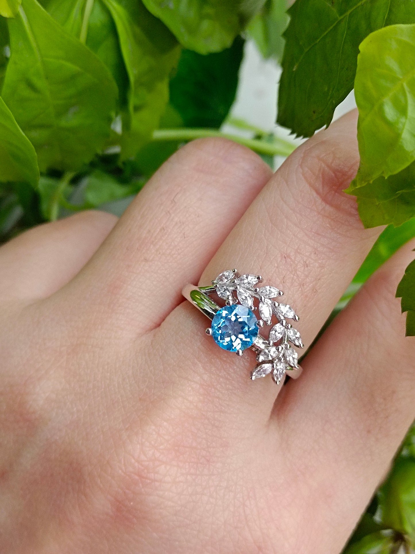 Cincin Topaz Asli dalam Biru Swiss - Ketukangan Barang Kemas Unik