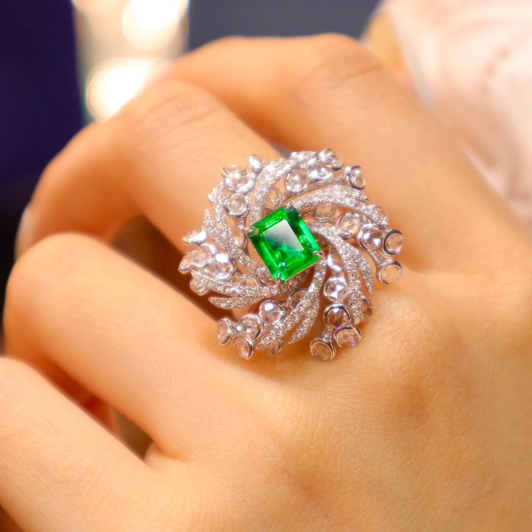 Emerald Ring with Exquisite Flower Design - Luxury Jewelry