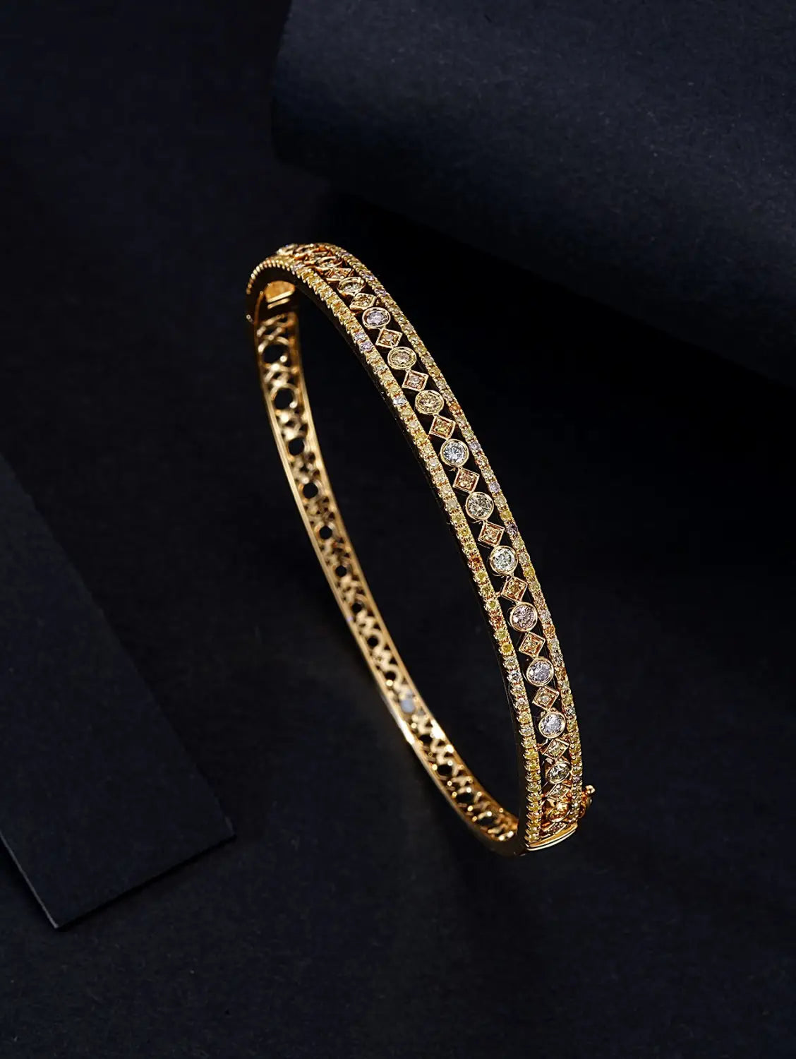 Elegant Round and Diamond Shaped Colorful Bracelet: A Gemstone Masterpiece