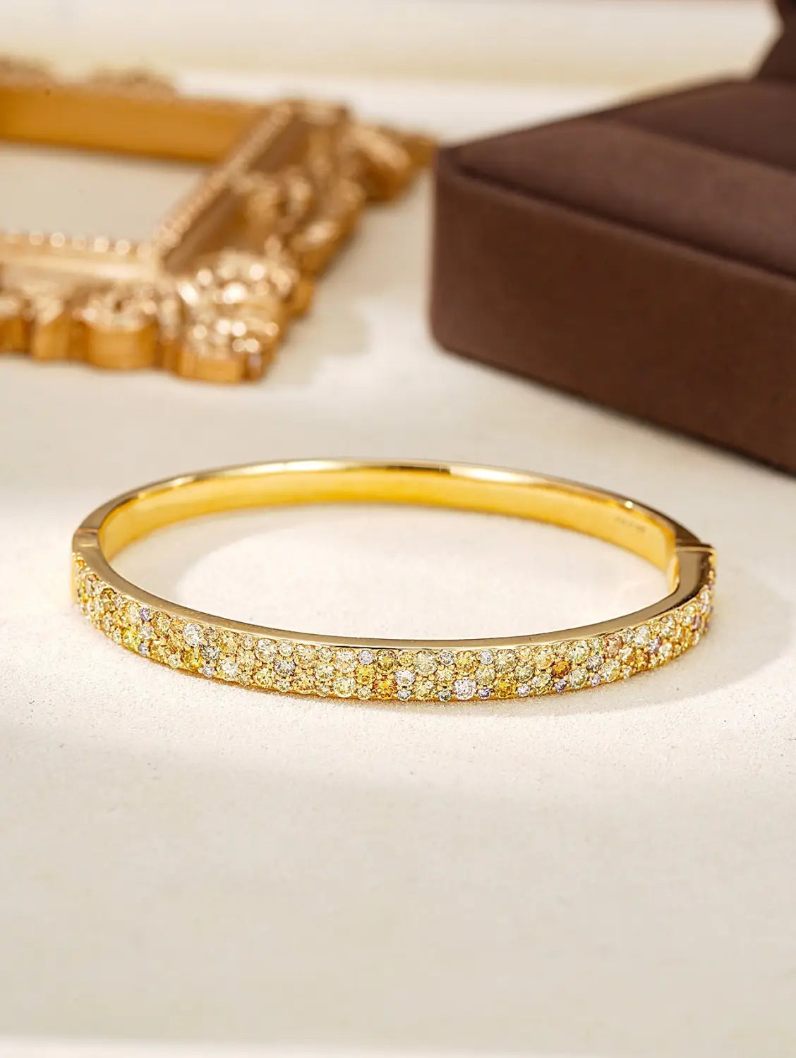 Elegant Full-Diamond Luxury Colored Bracelet with D3.670ct Center Stone