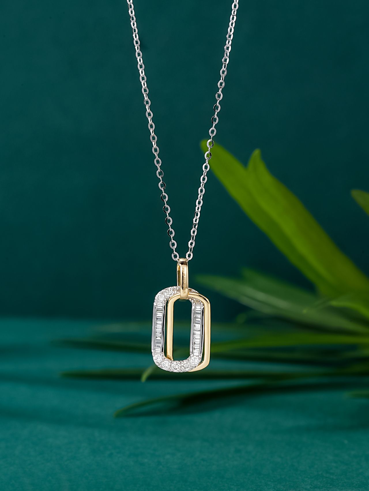 Bicolor Double-Clasp Pendant Jewelry - Elegant Choice for Every Occasion - White Diamond Pendant