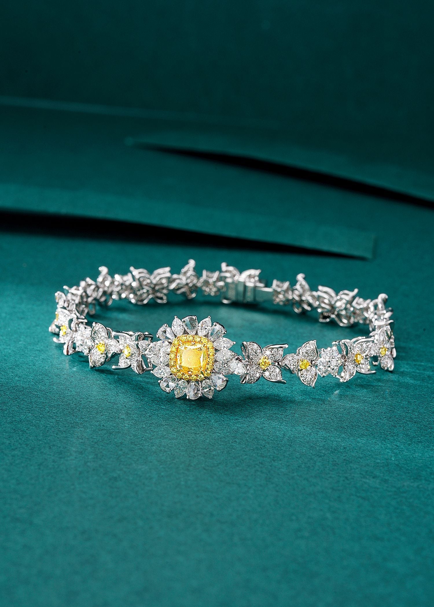 Celebrate with the New Cushion-Shaped Leaf Bracelet - Luxurious Jewelry - Yellow Diamond Bracelet