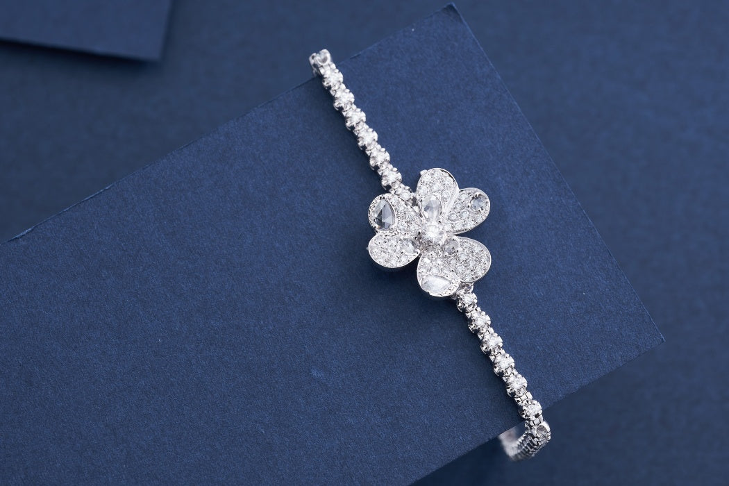 Charming Clover Bracelet - Premium Jewelry Piece - White Diamond Bracelet