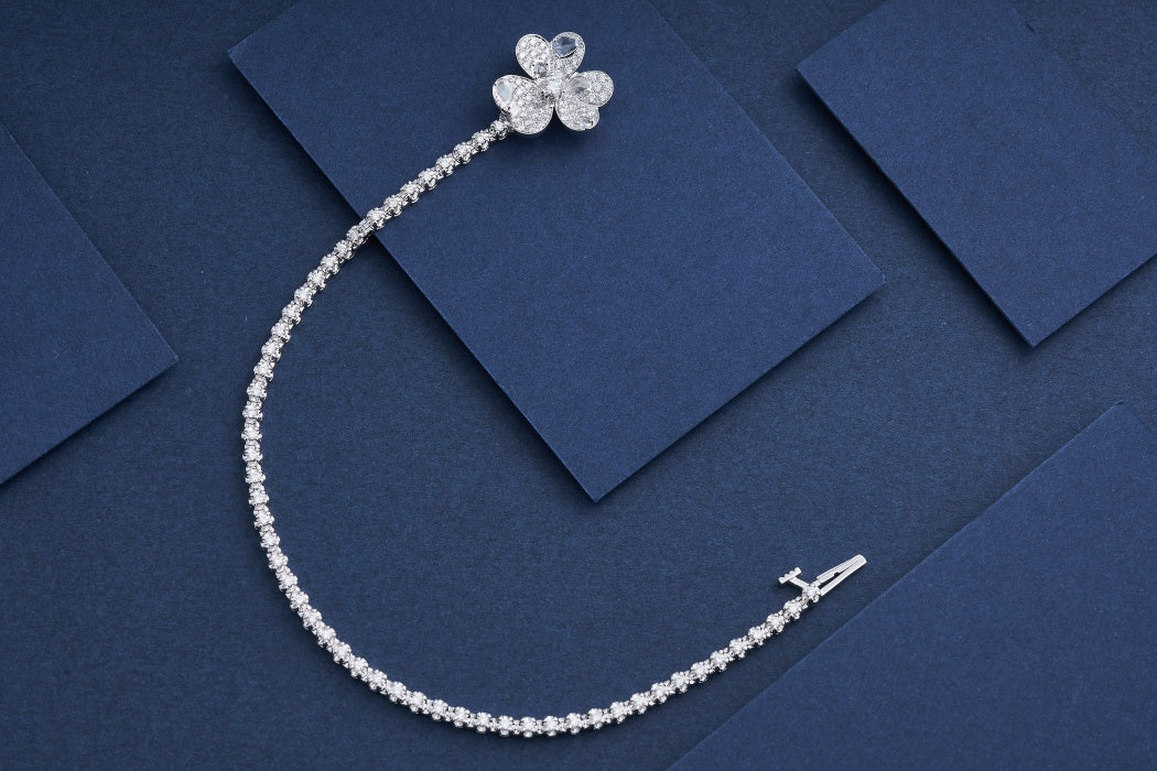 Charming Clover Bracelet - Premium Jewelry Piece - White Diamond Bracelet