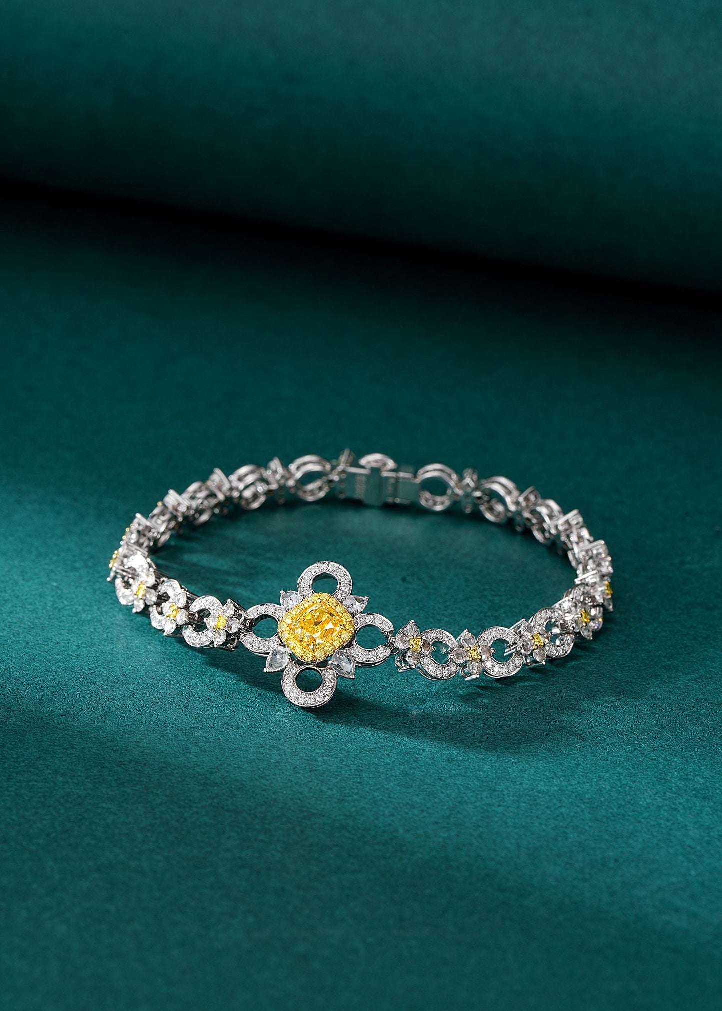 Cushion-Cut Circle Four-Leaf Clover Diamond Bracelet - Luxury Jewelry - Yellow Diamond Bracelet