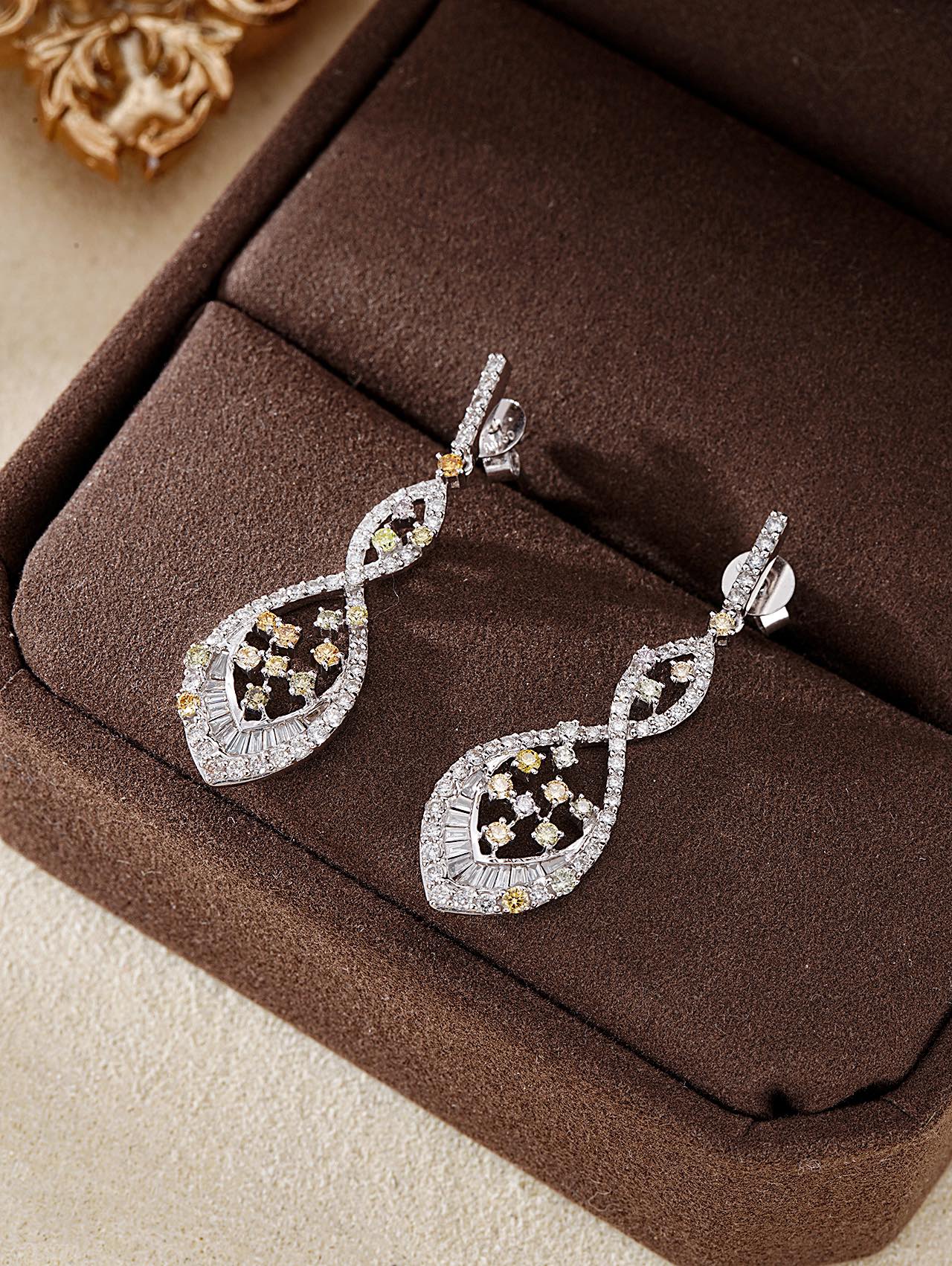 Dazzling Diamond Earrings - A Sparkling Jewelry Gem - Jeweler.Jewelry