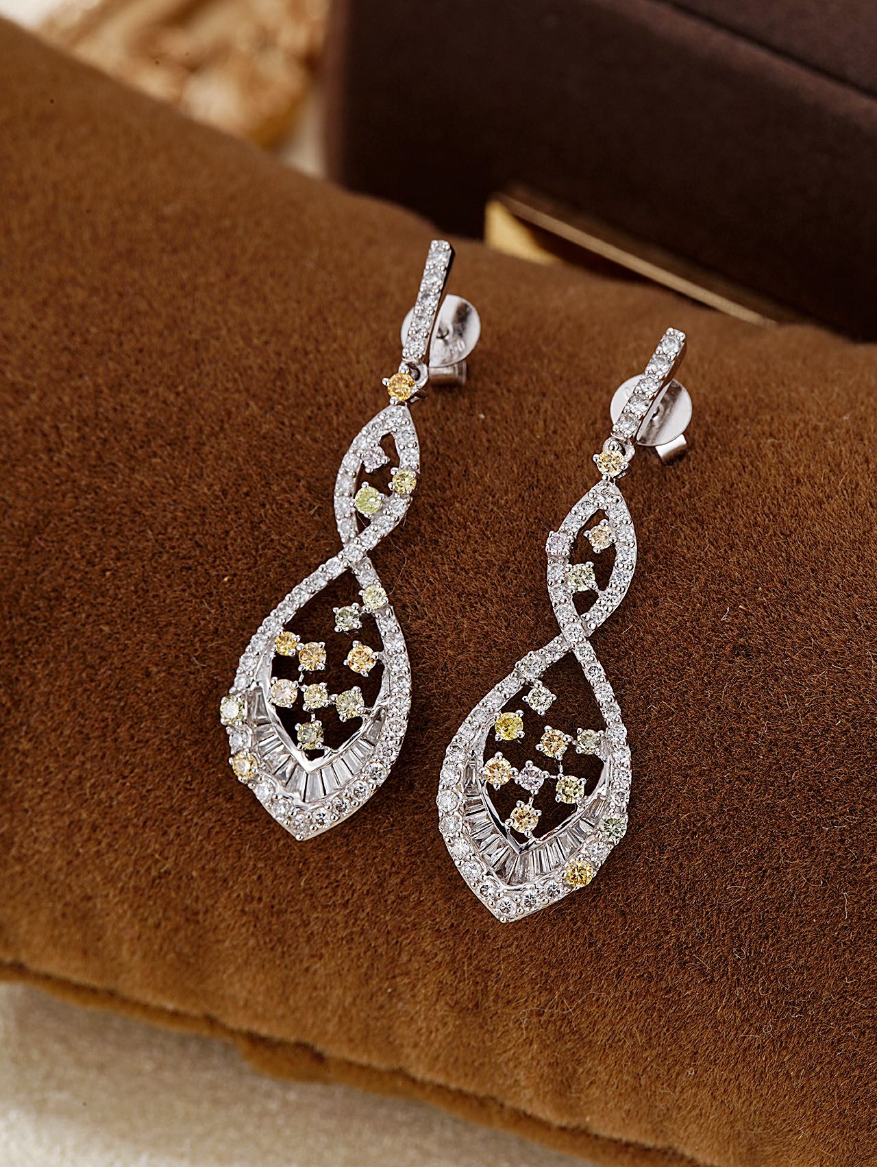 Dazzling Diamond Earrings - A Sparkling Jewelry Gem - Jeweler.Jewelry