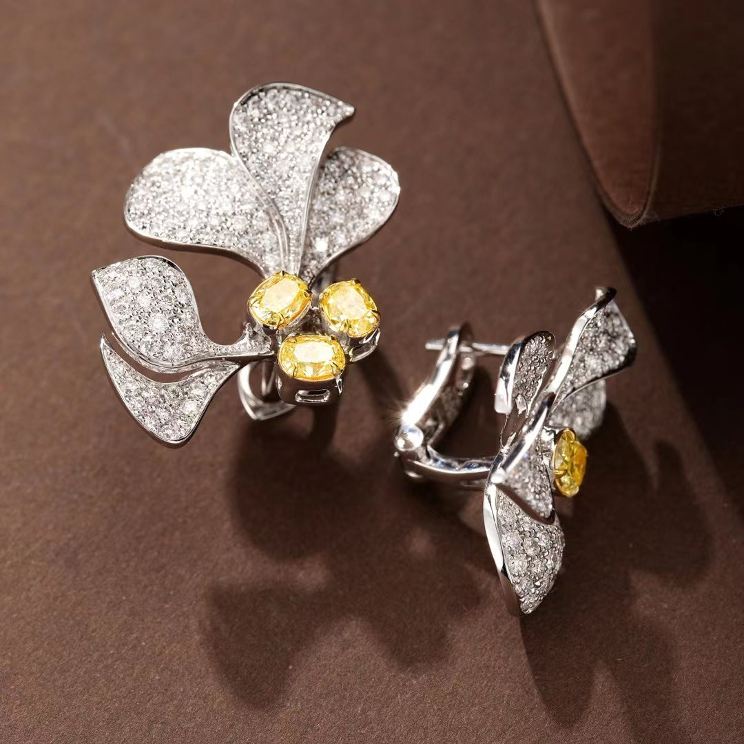 Dazzling Diamond Five-Petal Ear Cuff Jewelry - A Luxurious Choice Jeweler.Jewelry