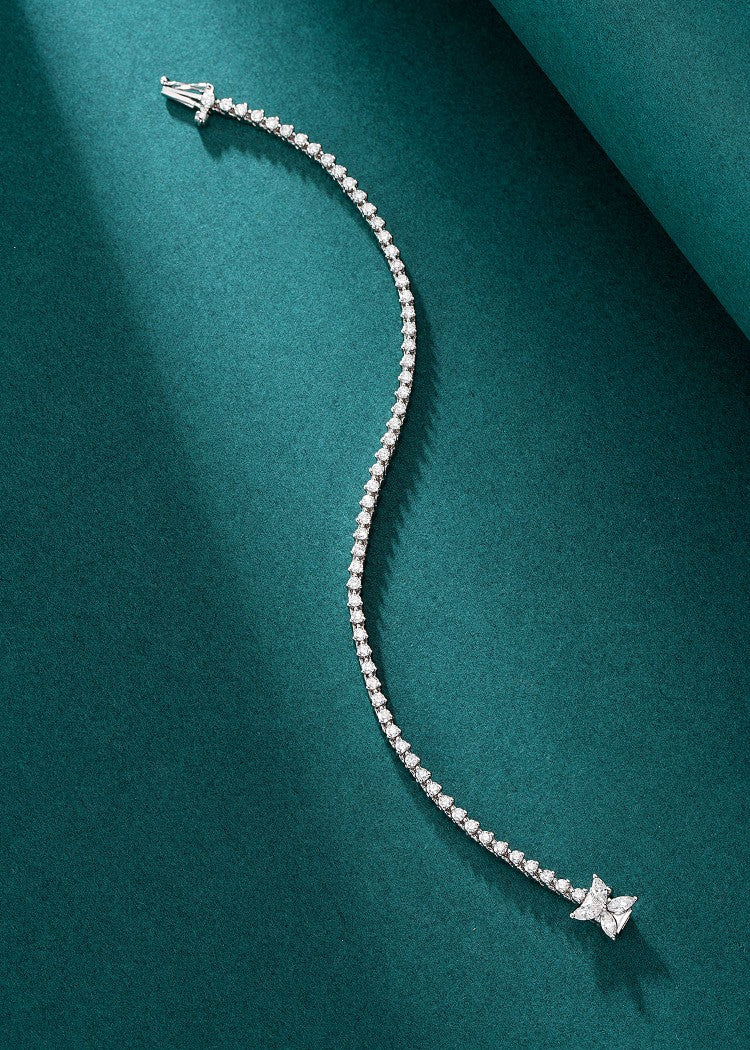 Delicate Jewelry: Refreshing Bracelet with Sparkling Stones - White Diamond Bracelet