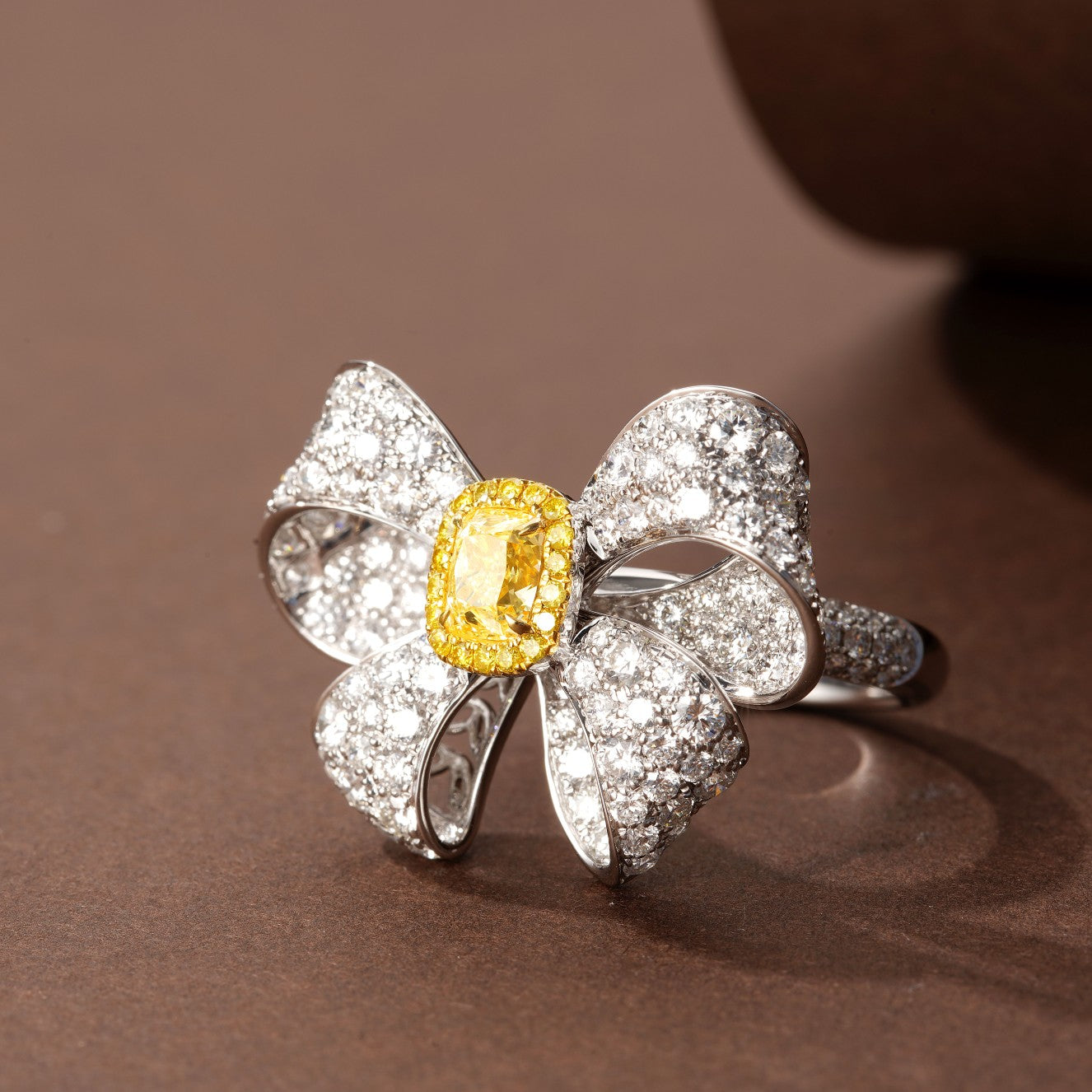 Diamond Bowknot Ring - Luxurious Jewelry Piece - Yellow Diamond Ring