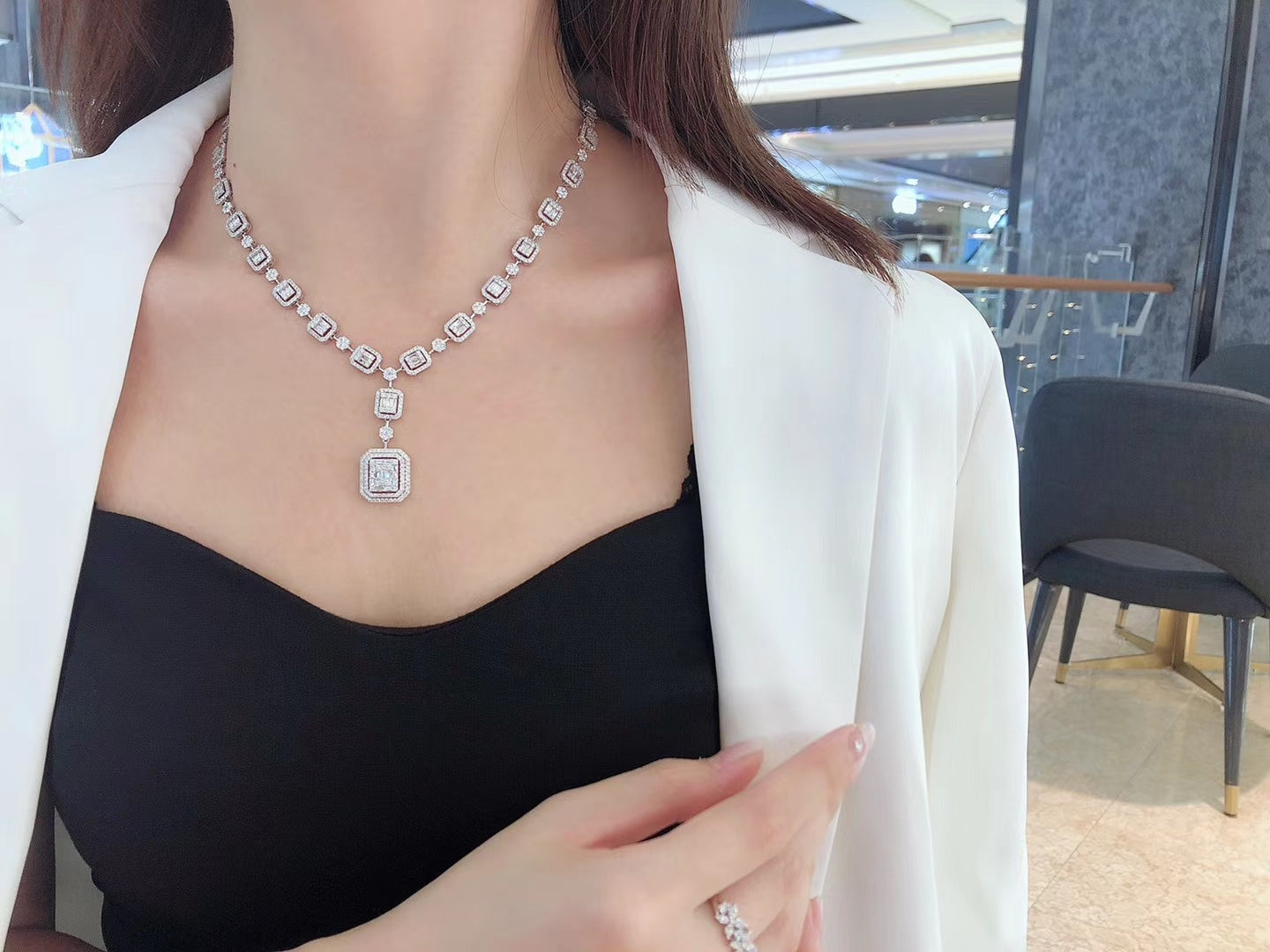 Diamond Circle Pendant Necklace - Luxurious Jewelry Piece - White Diamond Necklace