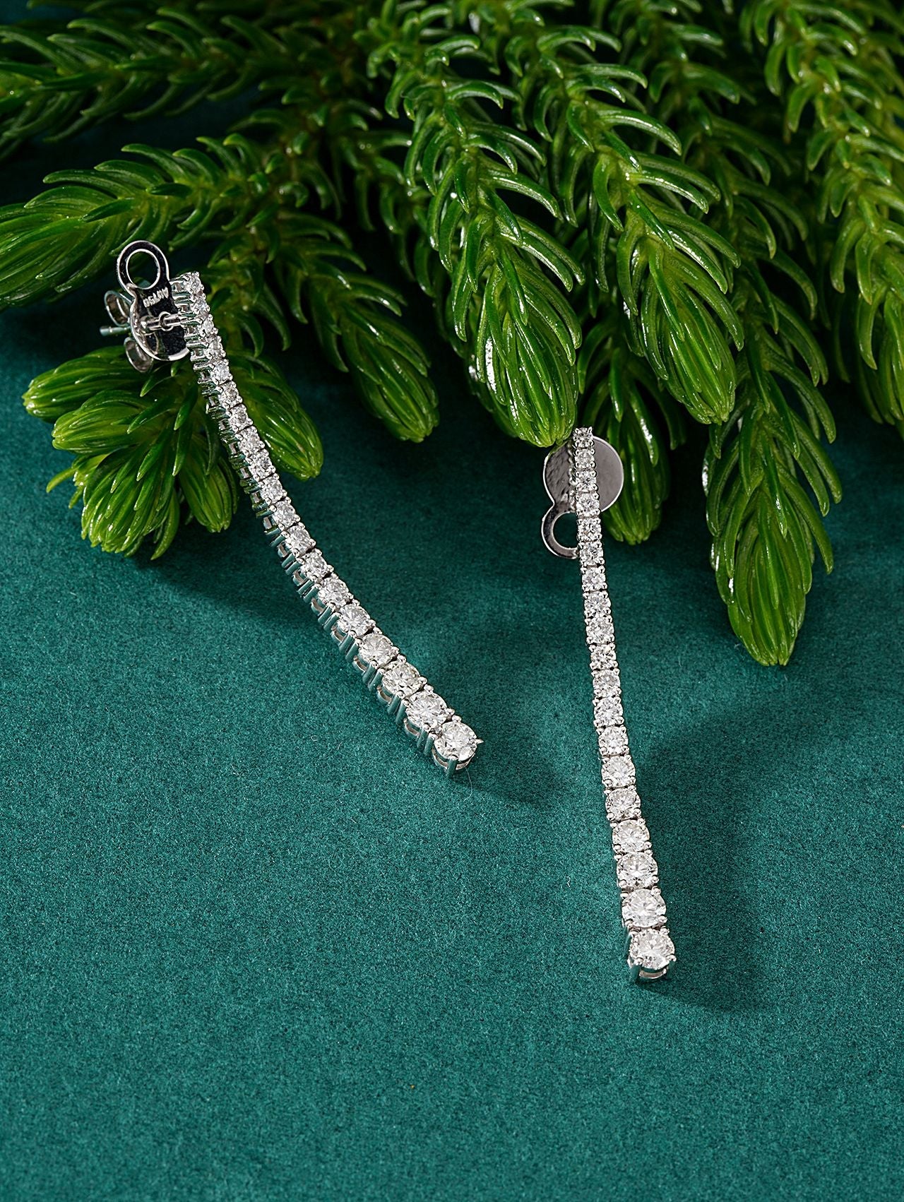 Diamond Dangle Earrings - A Sparkling Jewelry Piece - Jeweler.Jewelry