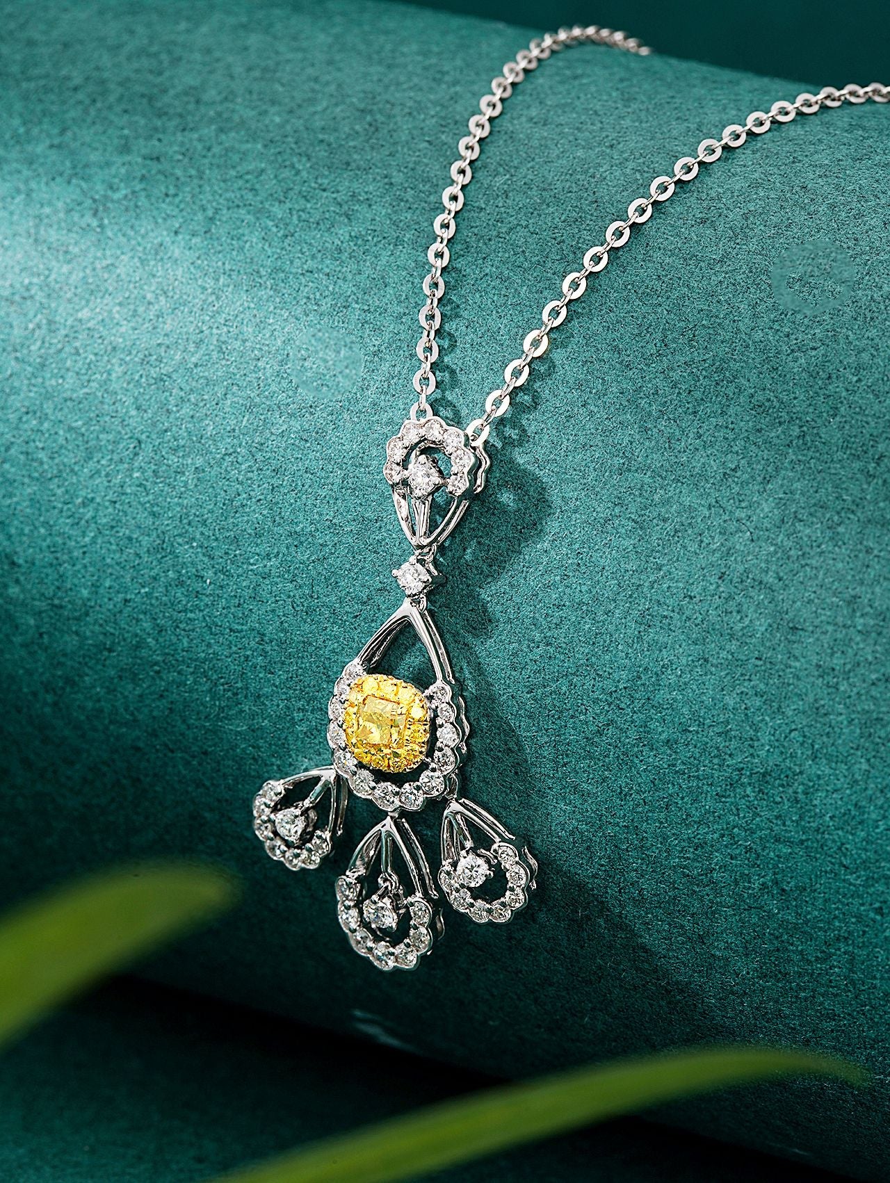 Diamond Drop-Shaped Fan Pendant Jewelry - Yellow Diamond Pendant