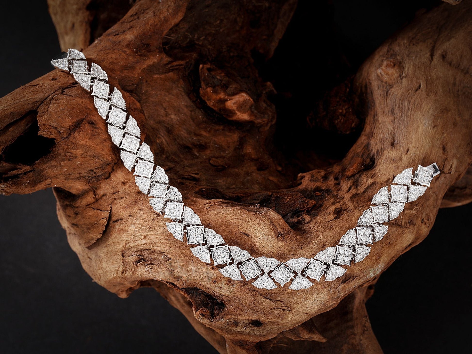 Diamond-Edged Bracelet: A Luxurious Choice in Jewelry - White Diamond Bracelet