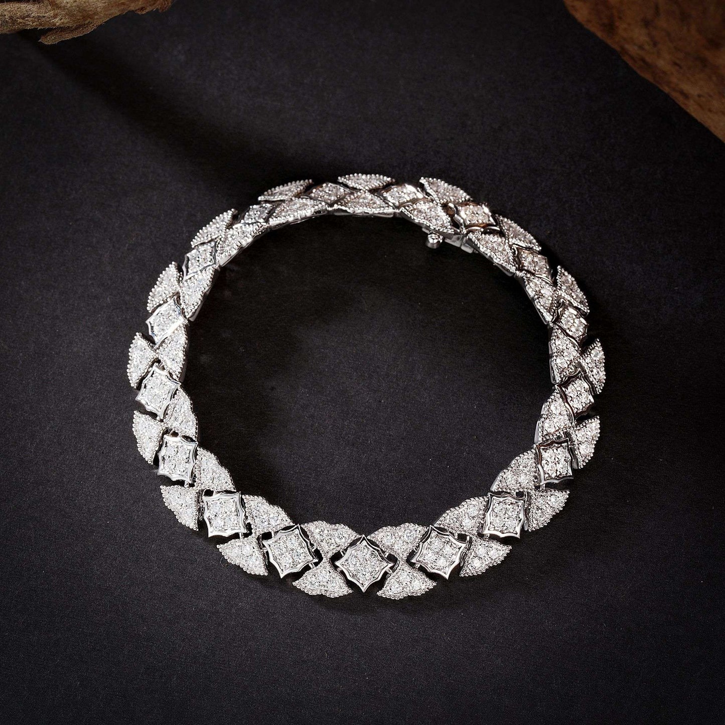 Diamond-Edged Bracelet: A Luxurious Choice in Jewelry - White Diamond Bracelet