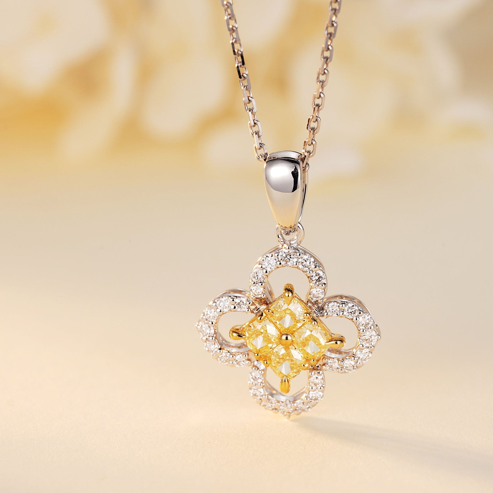 Diamond-Embedded Four-Leaf Clover Pendant Jewelry - Yellow Diamond Pendant