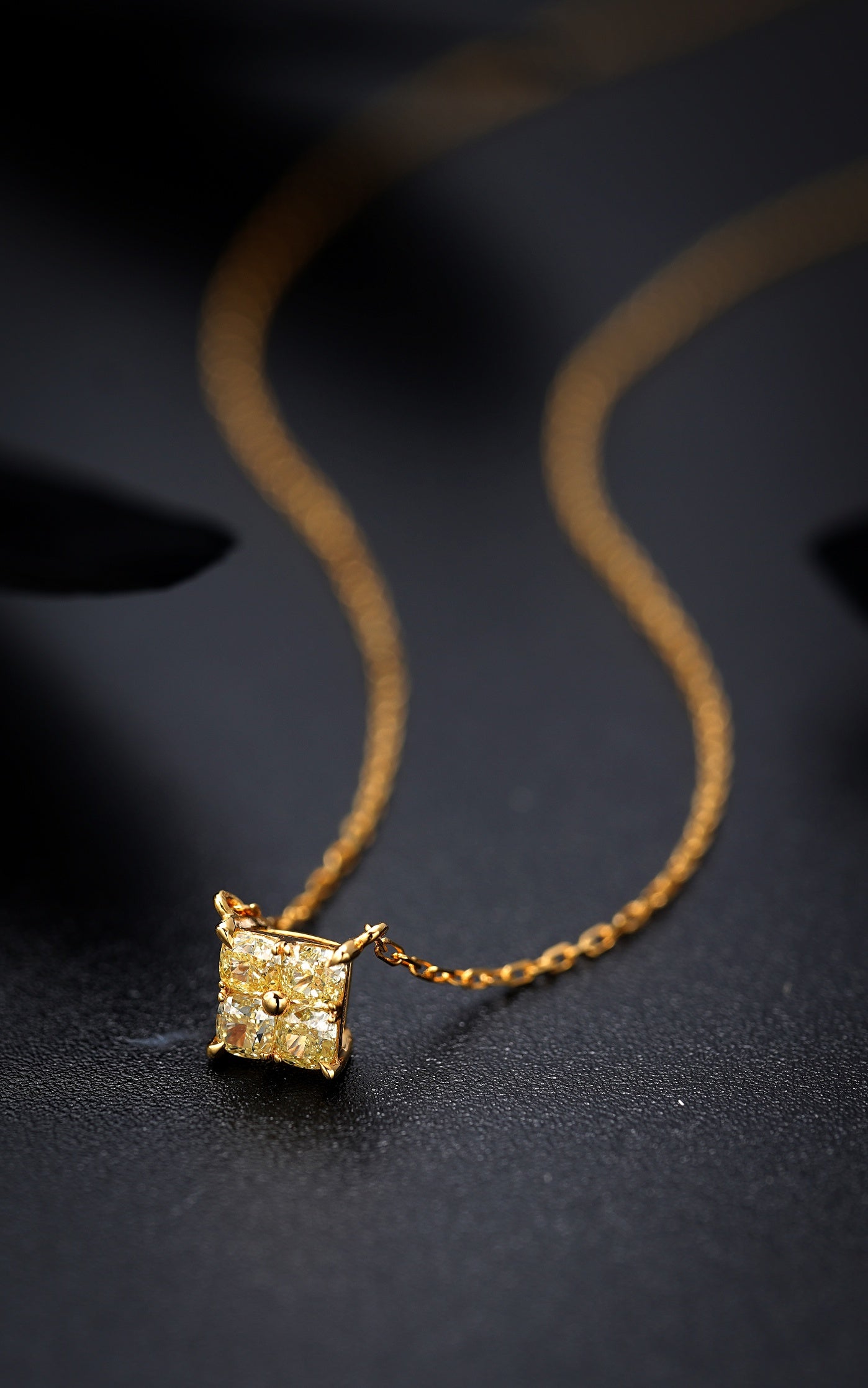 Diamond Encrusted Tianzi Pendant - Luxurious Jewelry Piece - Yellow Diamond Pendant