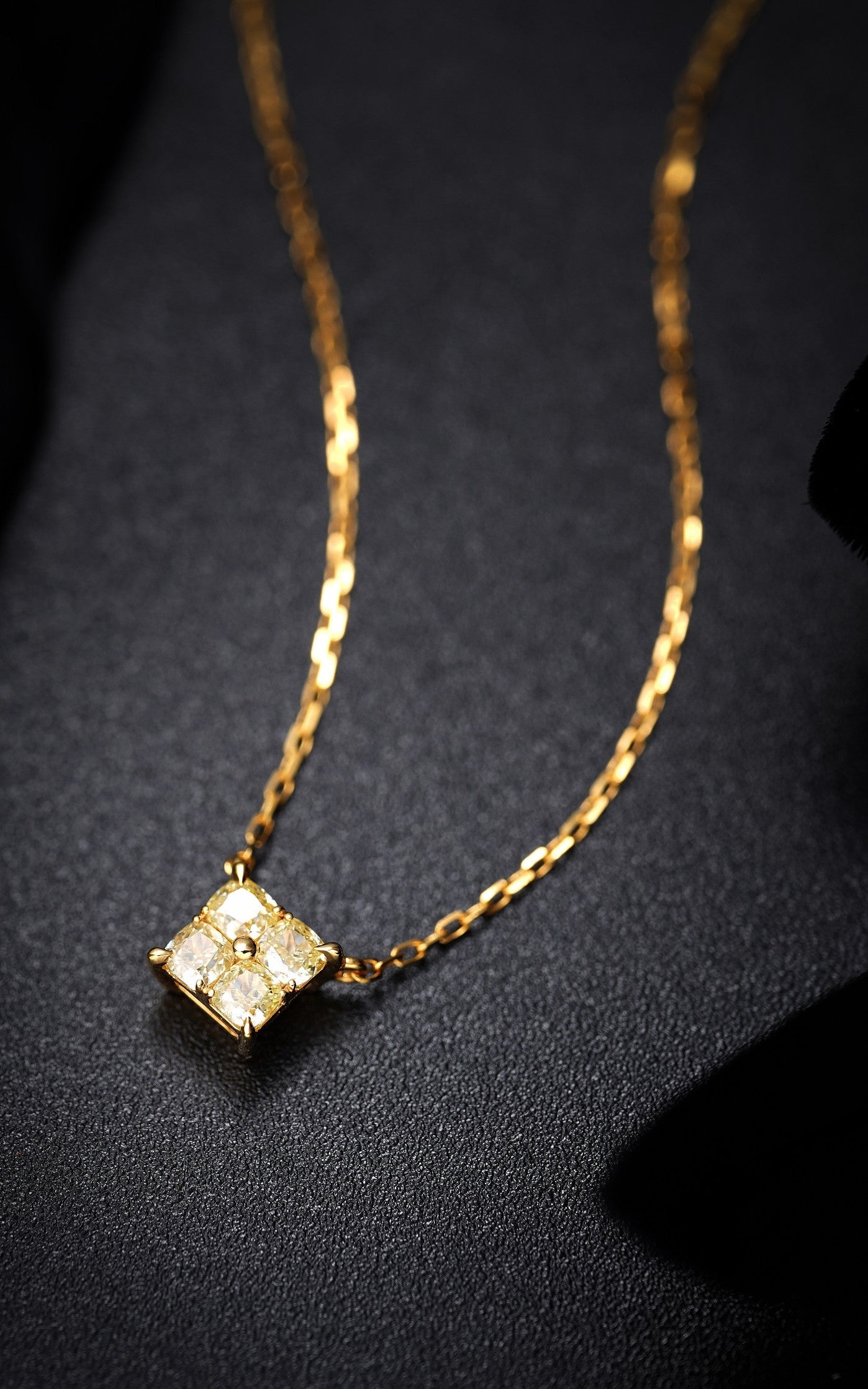 Diamond Encrusted Tianzi Pendant - Luxurious Jewelry Piece - Yellow Diamond Pendant