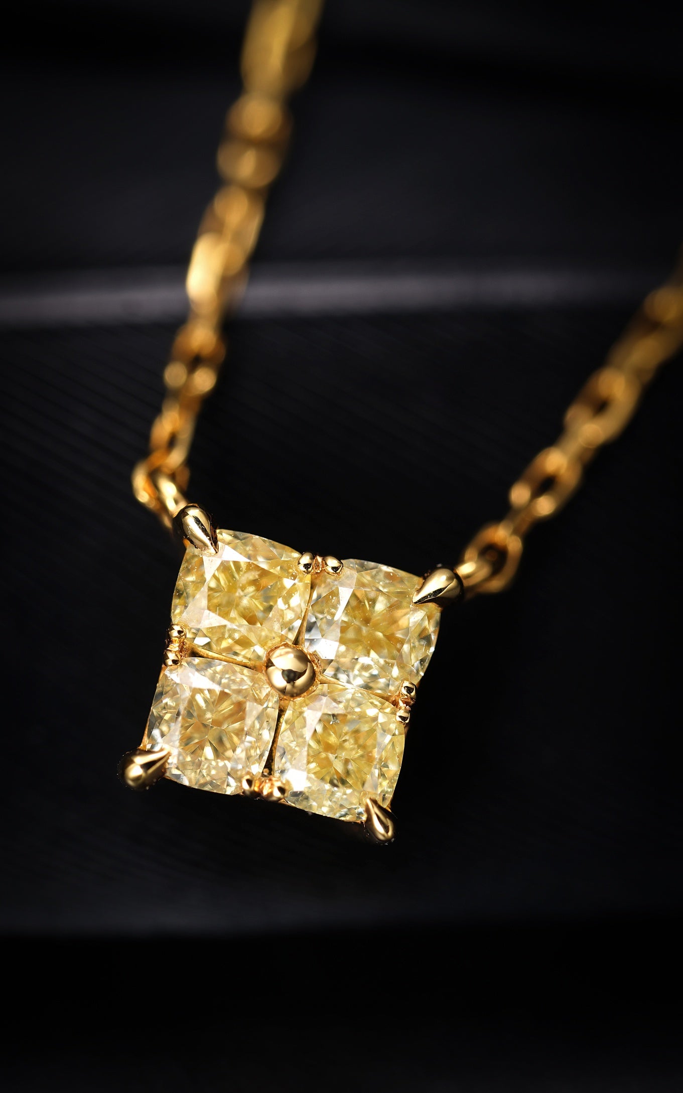 Diamond Encrusted Tianzi Pendant - Luxurious Jewelry Piece - Yellow Diamond Pendant