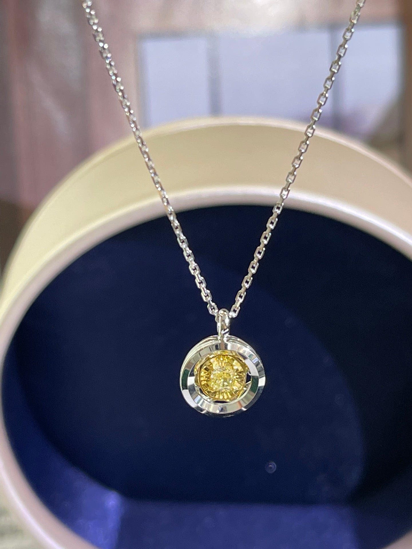 Diamond Flexible Flower Chain Pendant Jewelry - Yellow Diamond Pendant