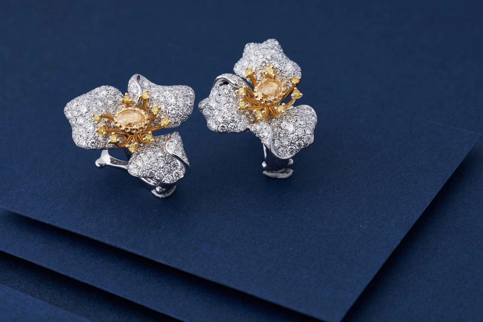 Diamond Flower Core Ear Cuff Jewelry - Wholesale Offer Jeweler.Jewelry