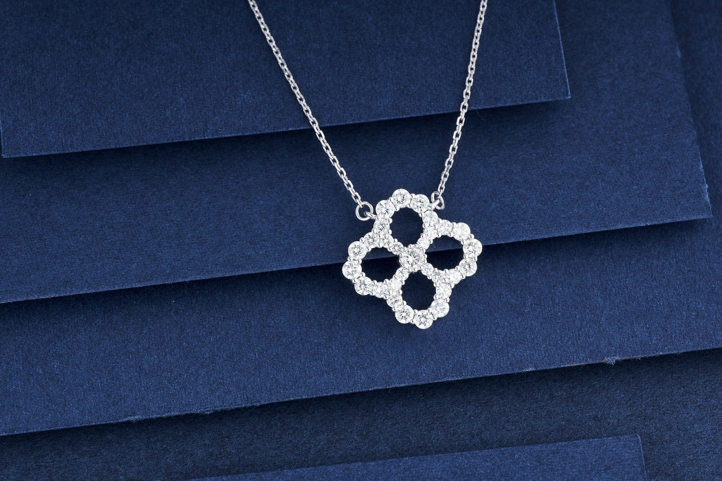 Diamond Four-Leaf Clover Pendant Jewelry - Wholesale Offer - White Diamond Pendant