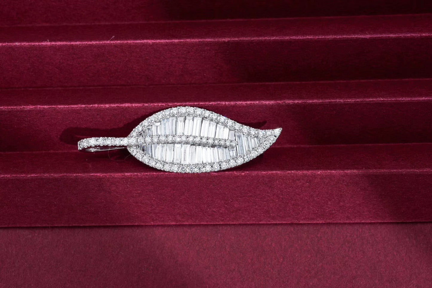 Diamond Leaf Brooch/Pendant (Two-Way Wear) - Exquisite Jewelry Piece - Brooch