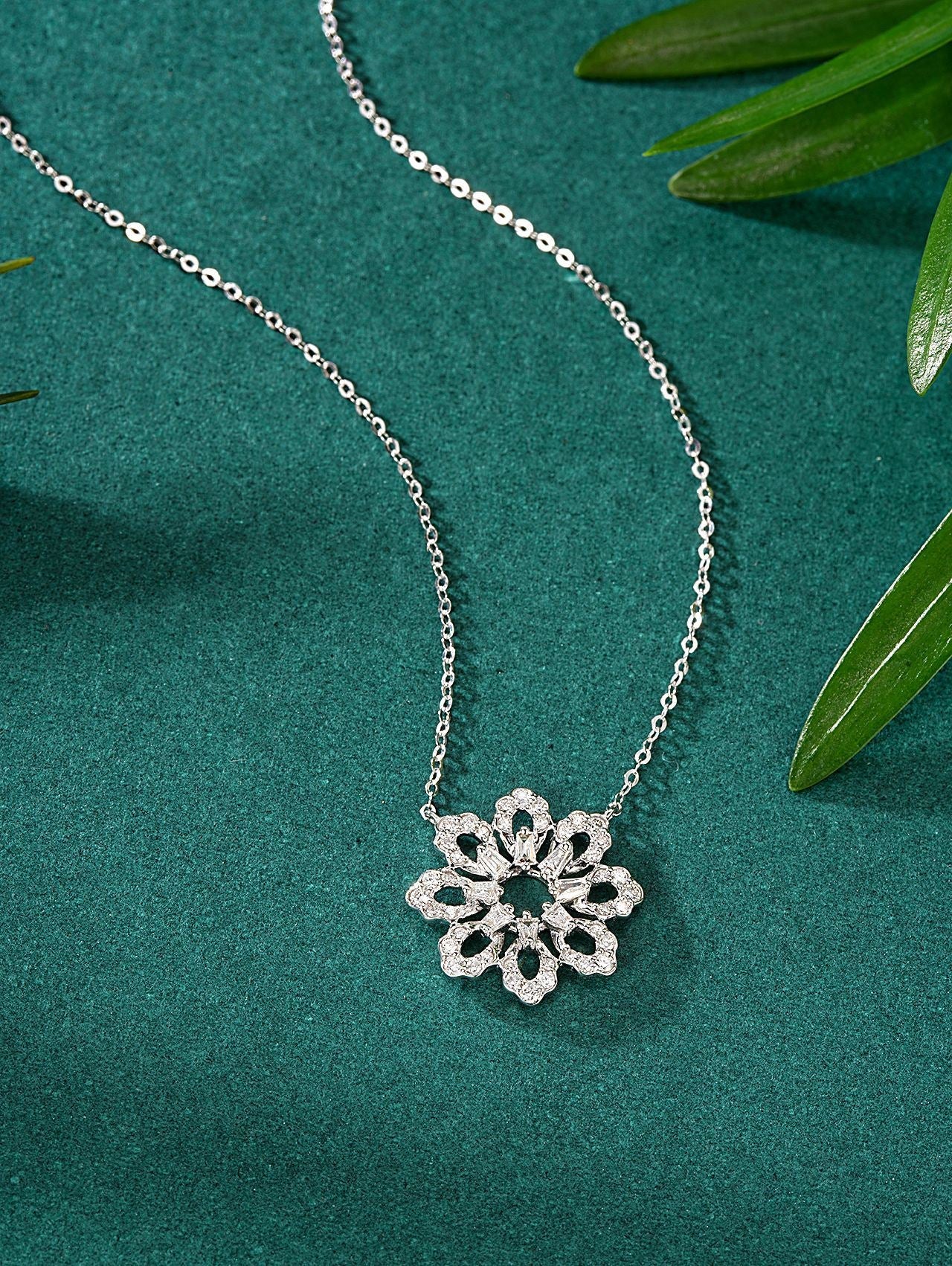 Eight-Petal Flower Pendant Jewelry - A Sparkling Gem - White Diamond Pendant