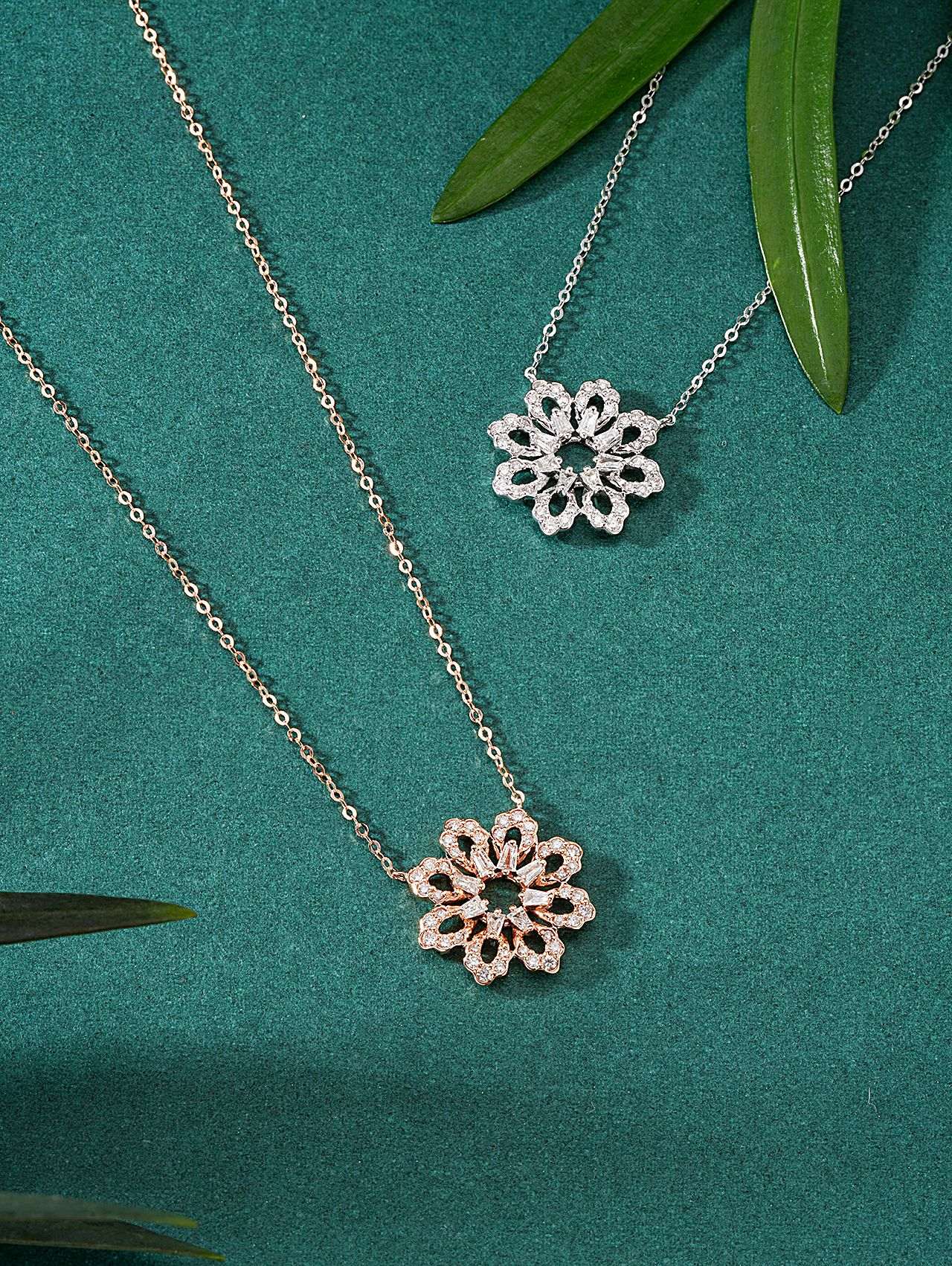 Eight-Petal Flower Pendant Jewelry - A Sparkling Gem - White Diamond Pendant