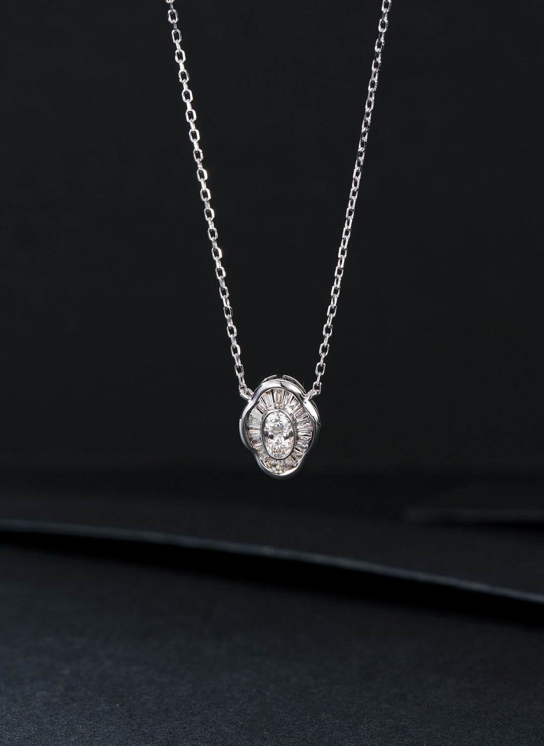 Elegant Auspicious Cloud Pendant Jewelry - White Diamond Pendant