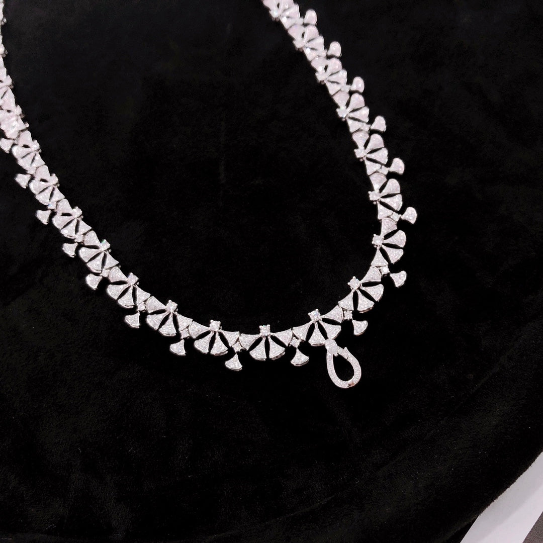 Elegant Diamond Pendant with Dual-Wear Design - Luxurious Jewelry - Universal Chain