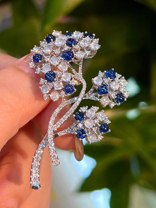 Elegant Emerald and Sapphire Brooch Jewelry with Diamonds Jeweler.Jewelry