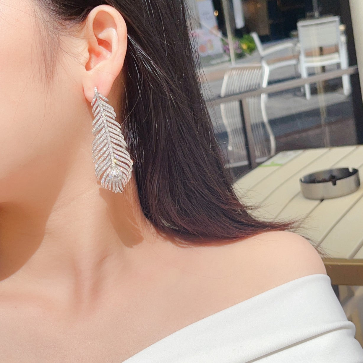 Elegant Feather Earrings in Luxurious Design - Premium Jewelry - Jeweler.Jewelry